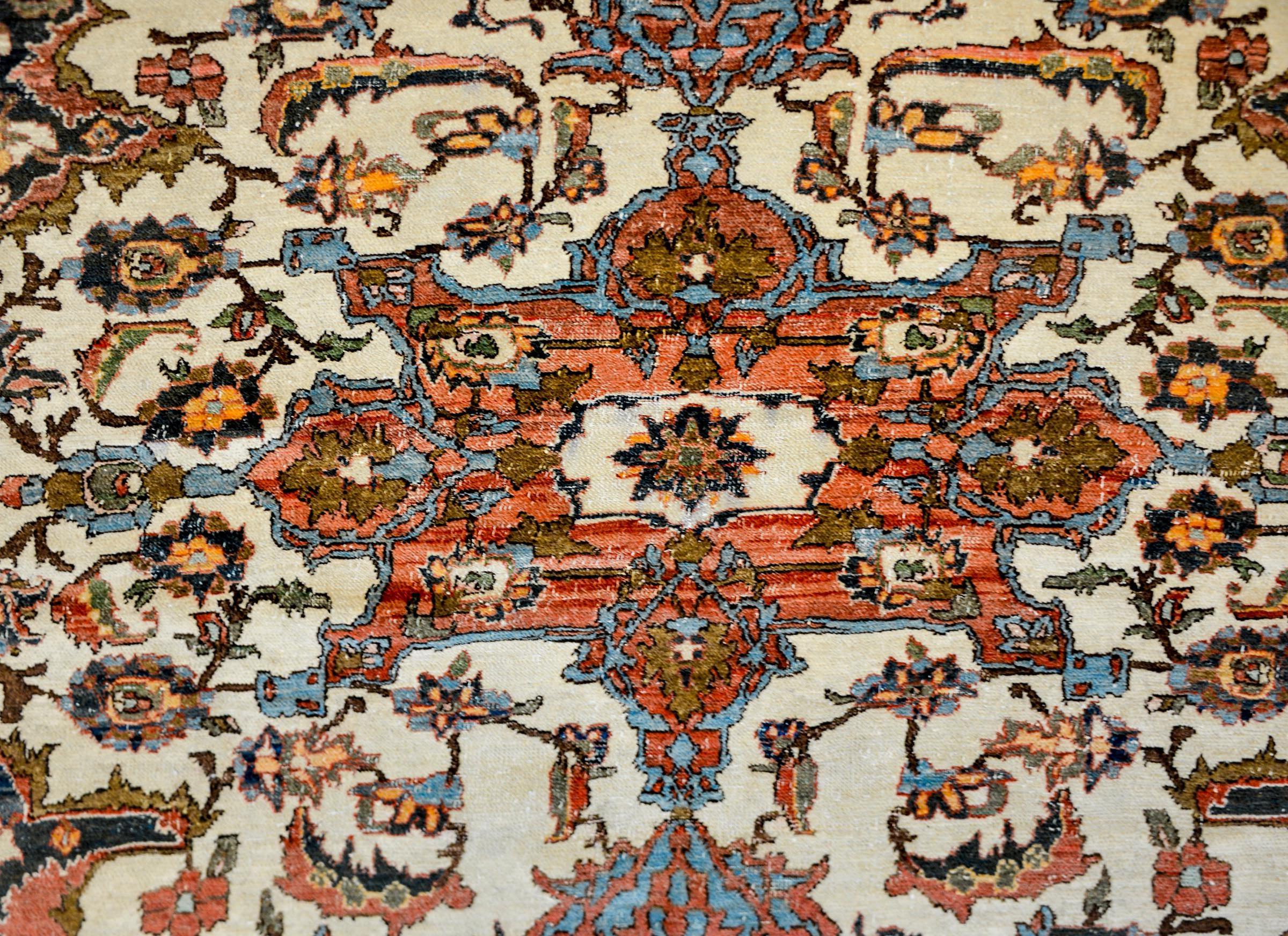 Exquisite Early 20th Century Malayer Rug In Good Condition For Sale In Chicago, IL