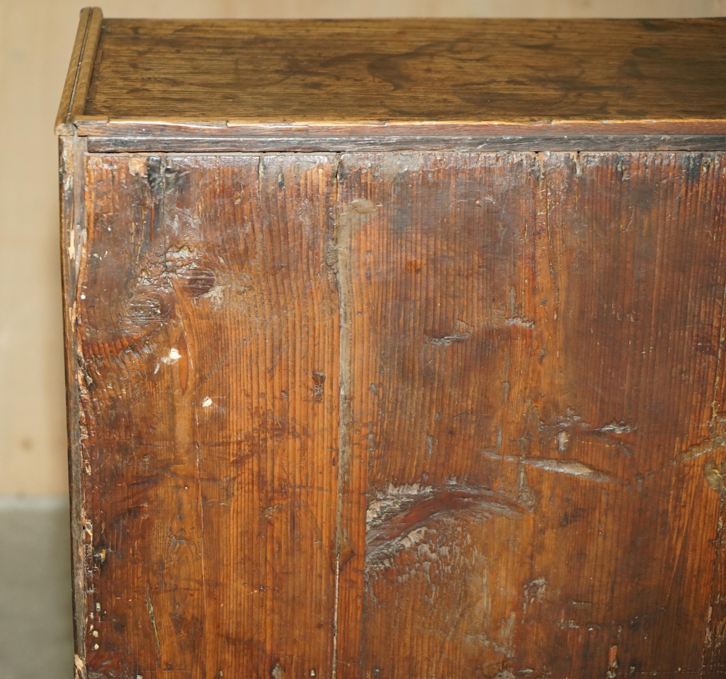 ESQUISITO SCRIVANIA DI CIRCA 1760 con piano in pelle verde in vendita 2
