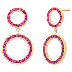 Exquisiter Ohrring mit ineinandergreifenden Kreisen aus 14 Karat Gold 146 Burma-Rubinen 14 Karat