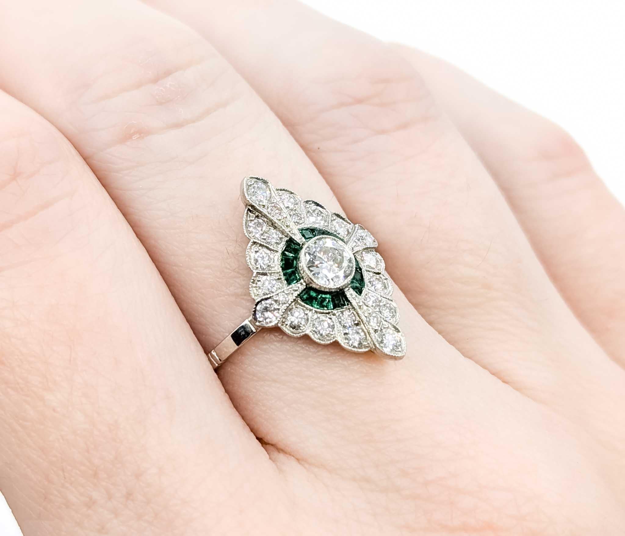 Exquisite Emerald and Diamond Platinum Ring In Excellent Condition For Sale In Bloomington, MN