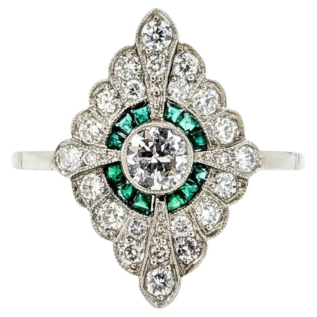 Exquisite Emerald and Diamond Platinum Ring