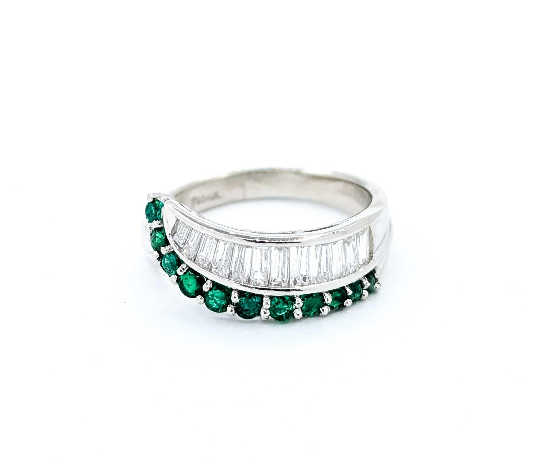 Exquisite Emerald and Diamond Ring in 900pt Modern Channel Set en venta 4