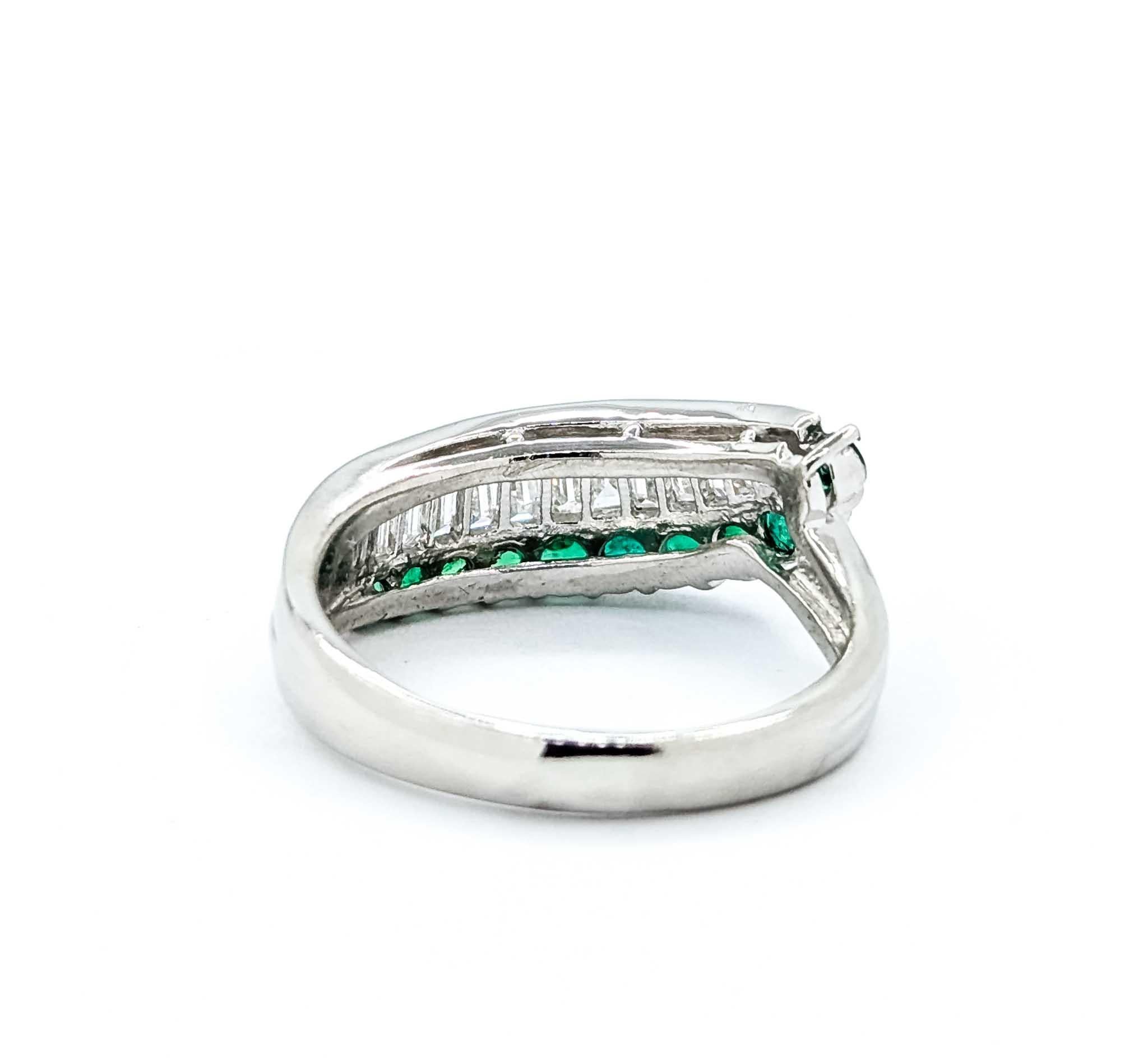 Exquisite Emerald and Diamond Ring in 900pt Modern Channel Set en venta 6