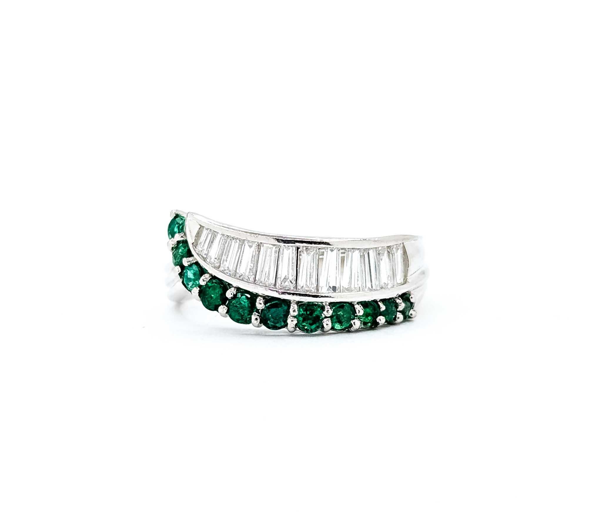 Exquisite Emerald and Diamond Ring in 900pt Modern Channel Set en venta 7
