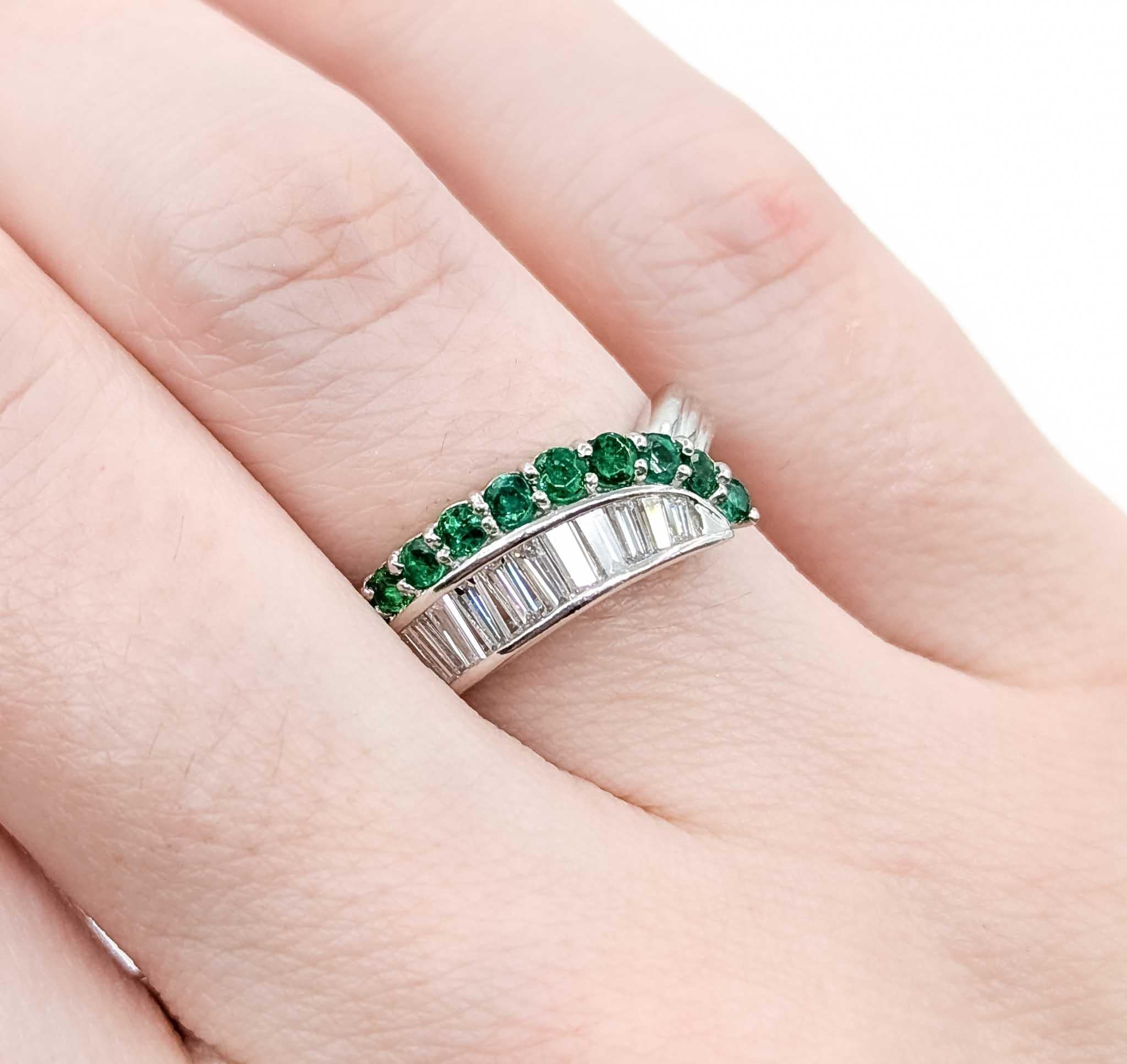 De las mujeres Exquisite Emerald and Diamond Ring in 900pt Modern Channel Set en venta