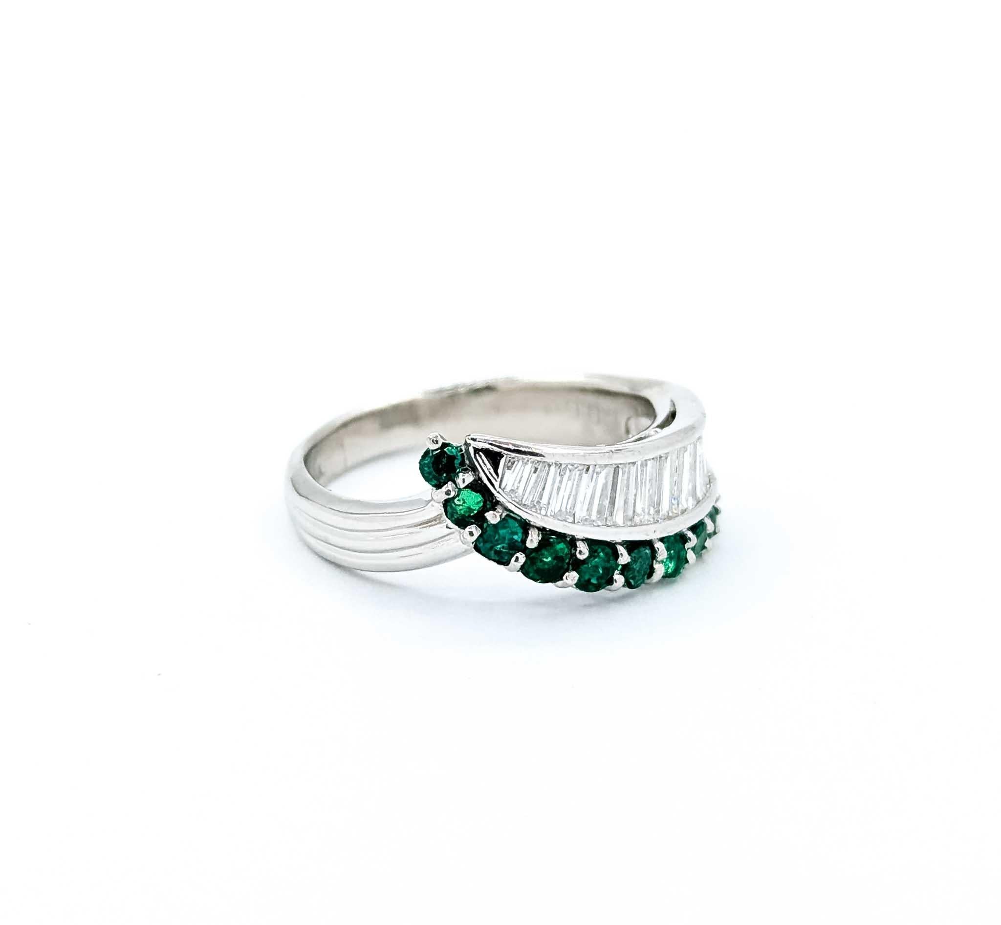 Exquisite Emerald and Diamond Ring in 900pt Modern Channel Set en venta 1