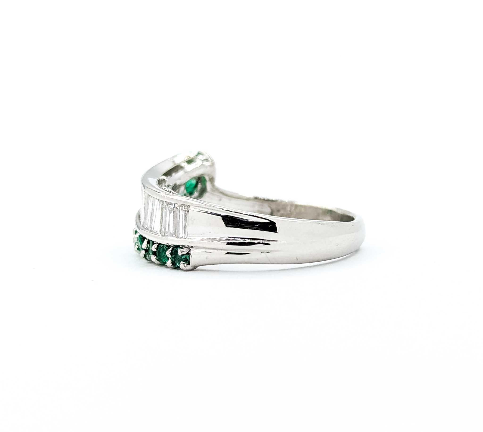 Exquisite Emerald and Diamond Ring in 900pt Modern Channel Set en venta 2