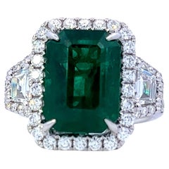 Exquisite emerald elegance