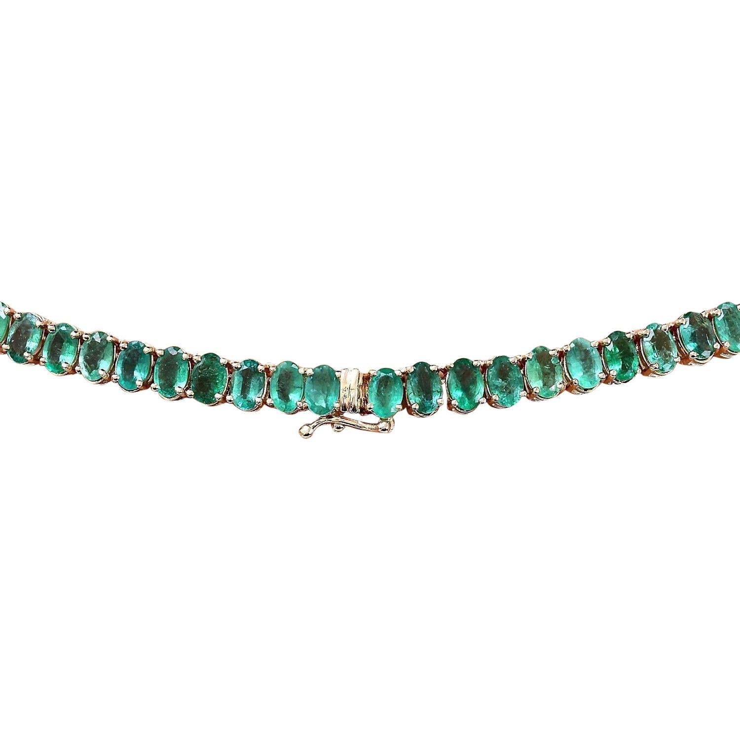 Modern Exquisite Emerald Necklace In 14 Karat Solid Yellow Gold For Sale