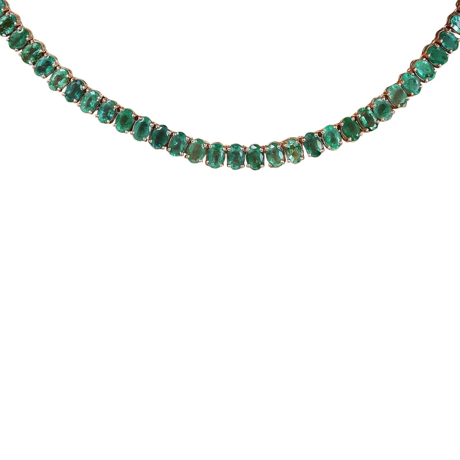 Oval Cut Exquisite Emerald Necklace In 14 Karat Solid Yellow Gold For Sale