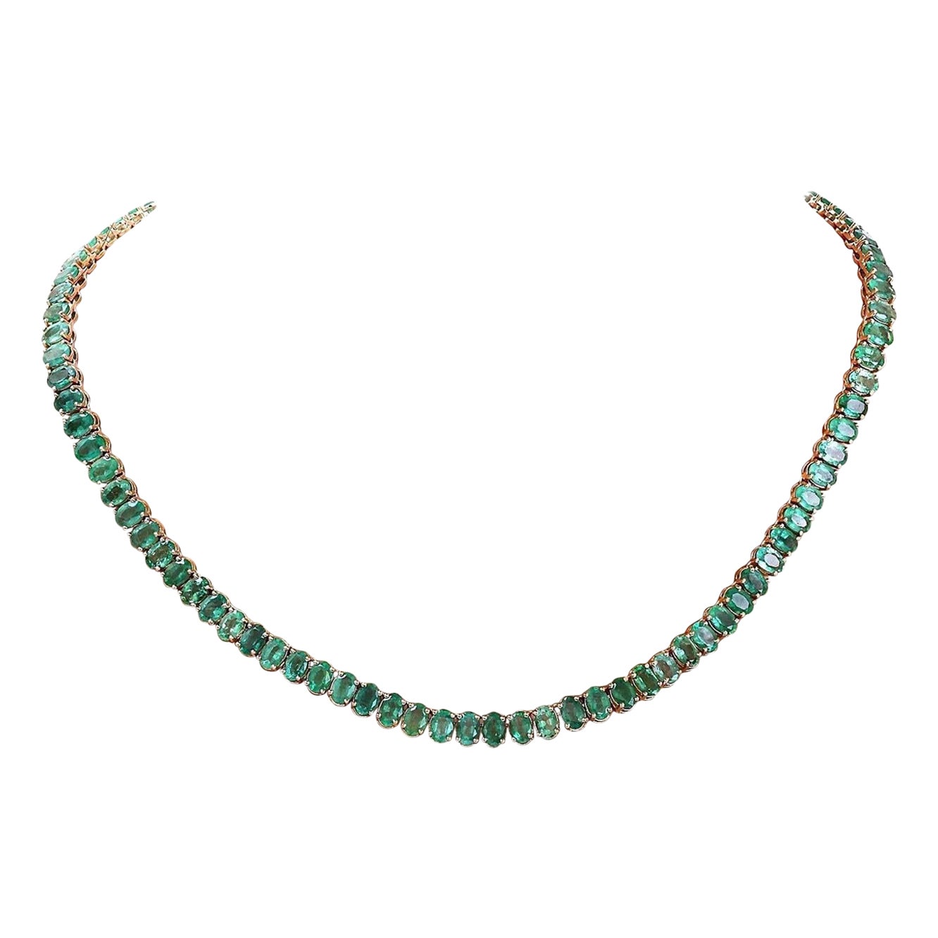 Exquisite Emerald Necklace In 14 Karat Solid Yellow Gold For Sale