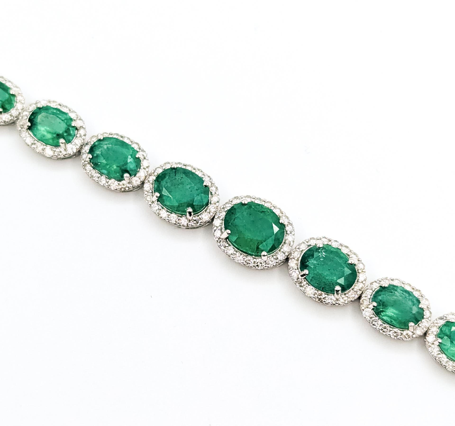 Bracelet à maillons ovales en platine avec émeraude exquise en vente 1