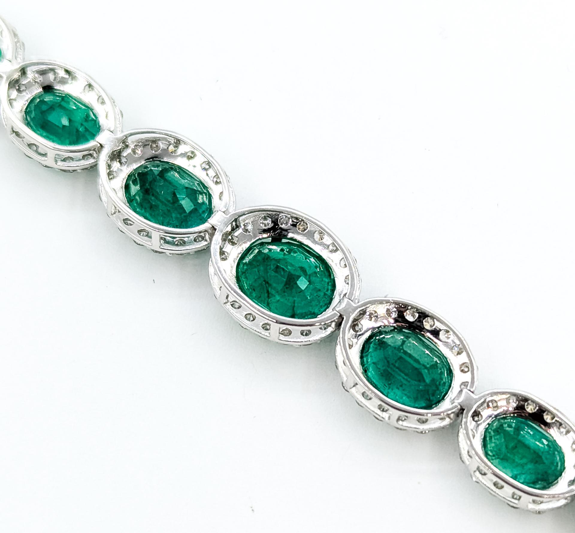 Bracelet à maillons ovales en platine avec émeraude exquise en vente 2