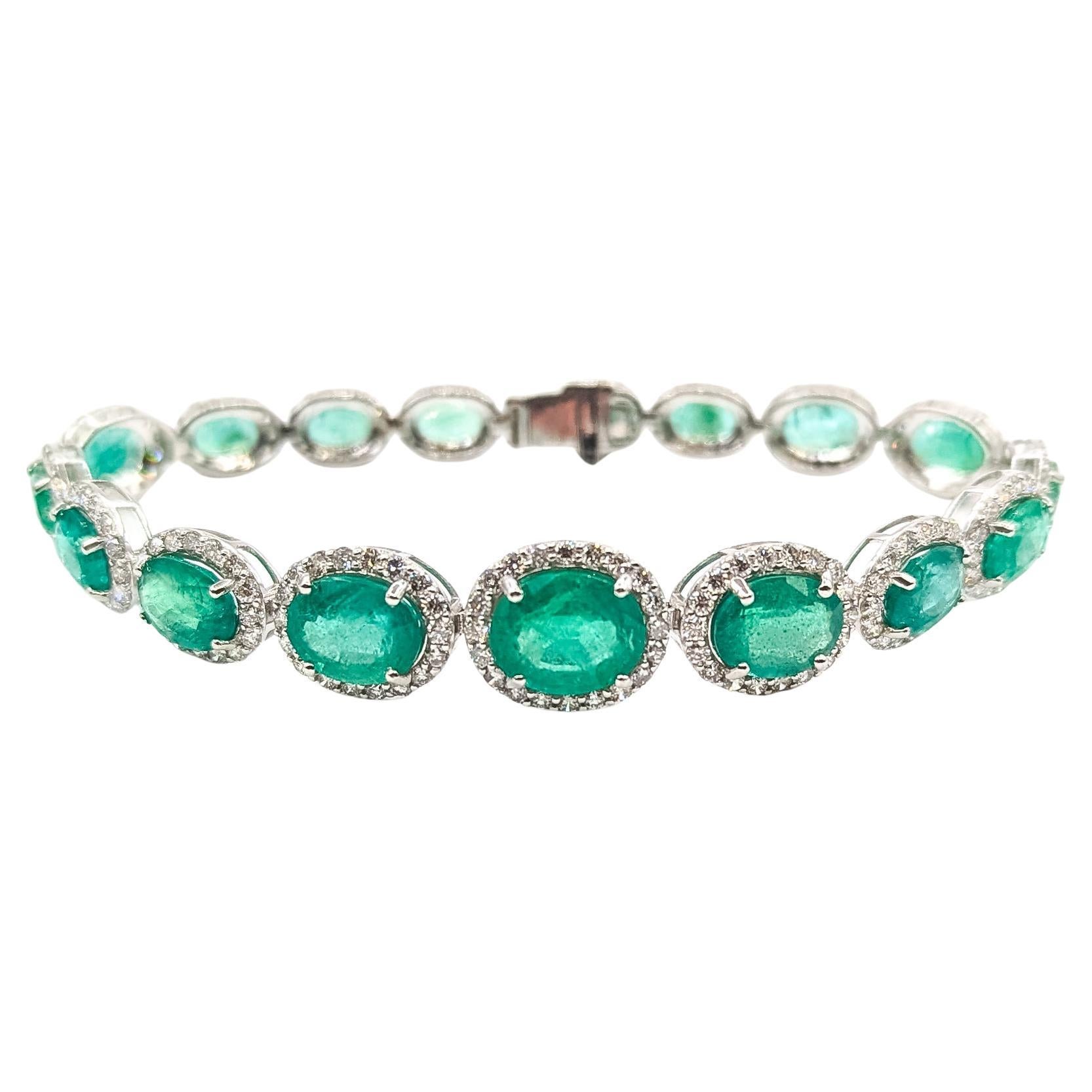 Bracelet à maillons ovales en platine avec émeraude exquise en vente