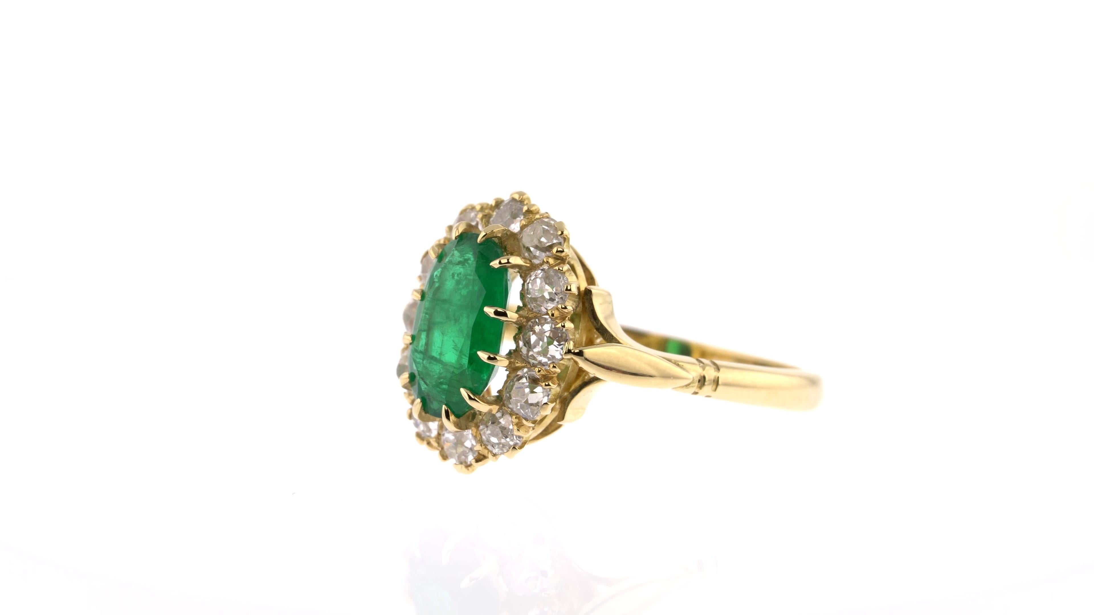Modern 1.51 Carats Emerald Ring with White Diamonds  For Sale