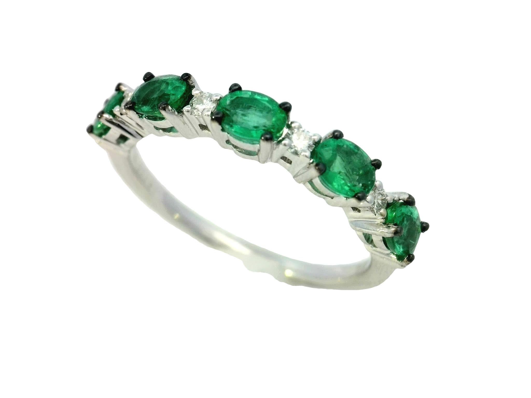 Exquisito trío de esmeraldas en Nuevo estado para la venta en Great Neck Plaza, NY