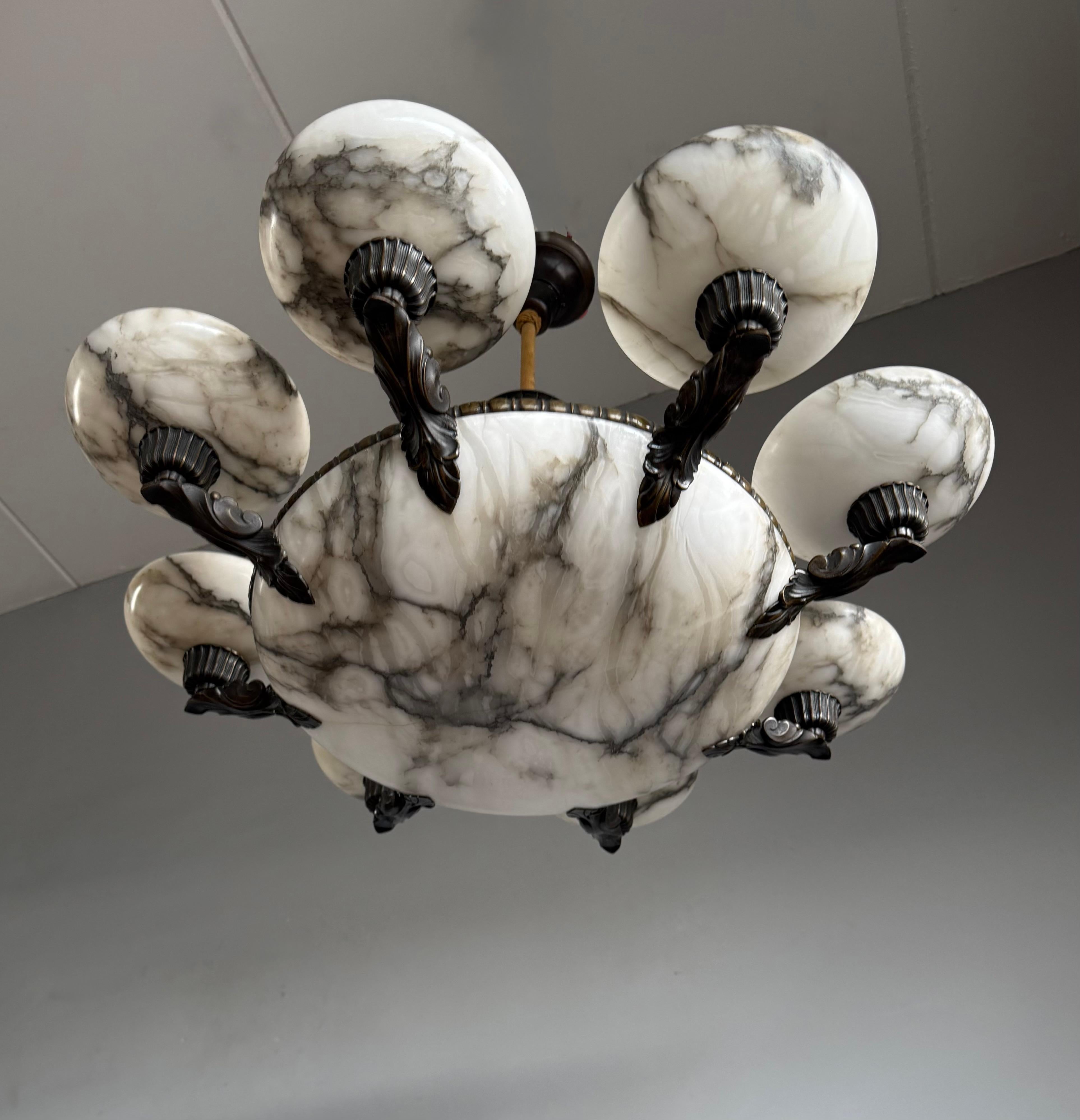 Néo-classique Exquise & Extra Large Antique White & Black Alabaster & Bronze Chandelier 1910 en vente