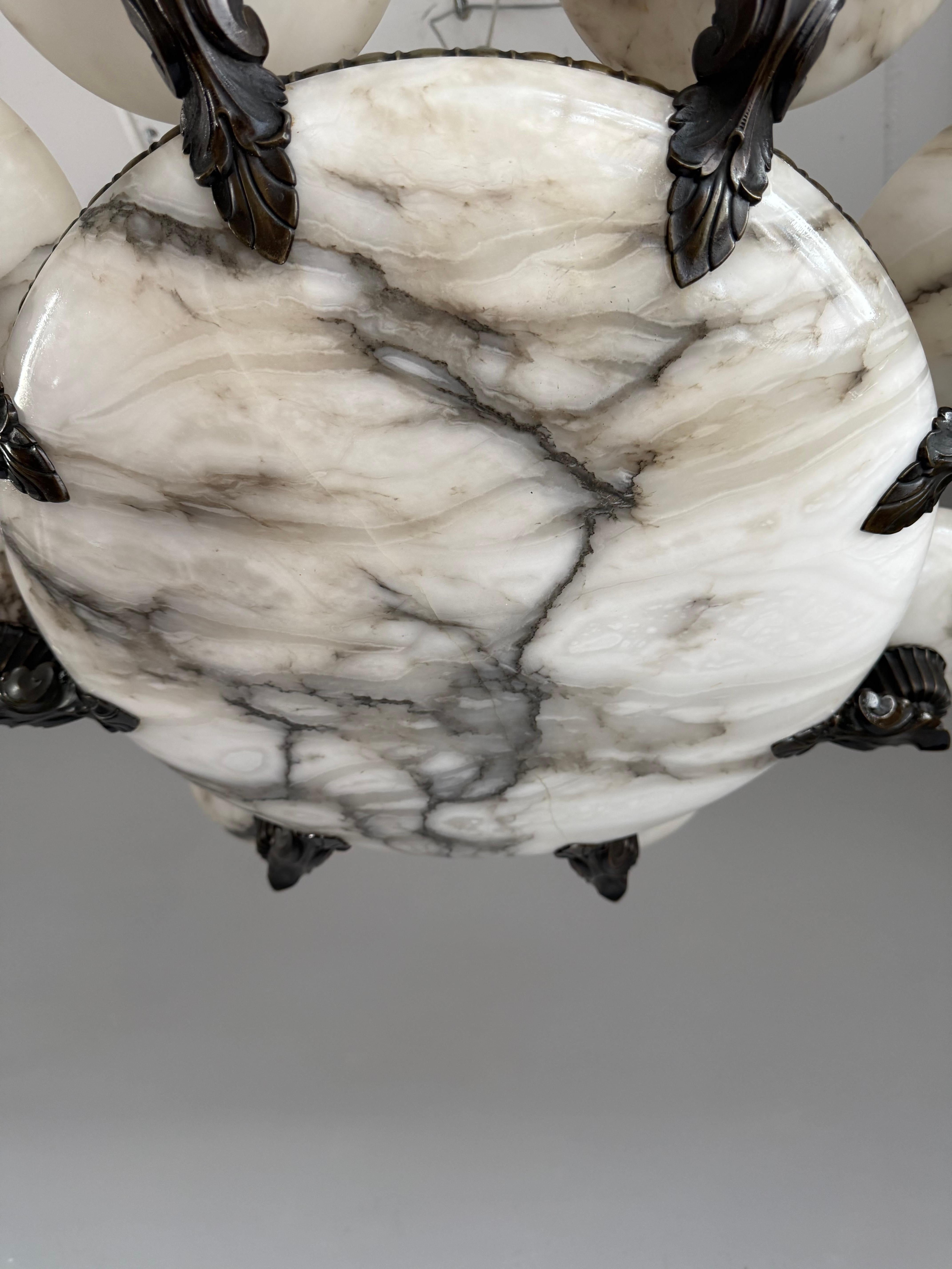 Poli Exquise & Extra Large Antique White & Black Alabaster & Bronze Chandelier 1910 en vente