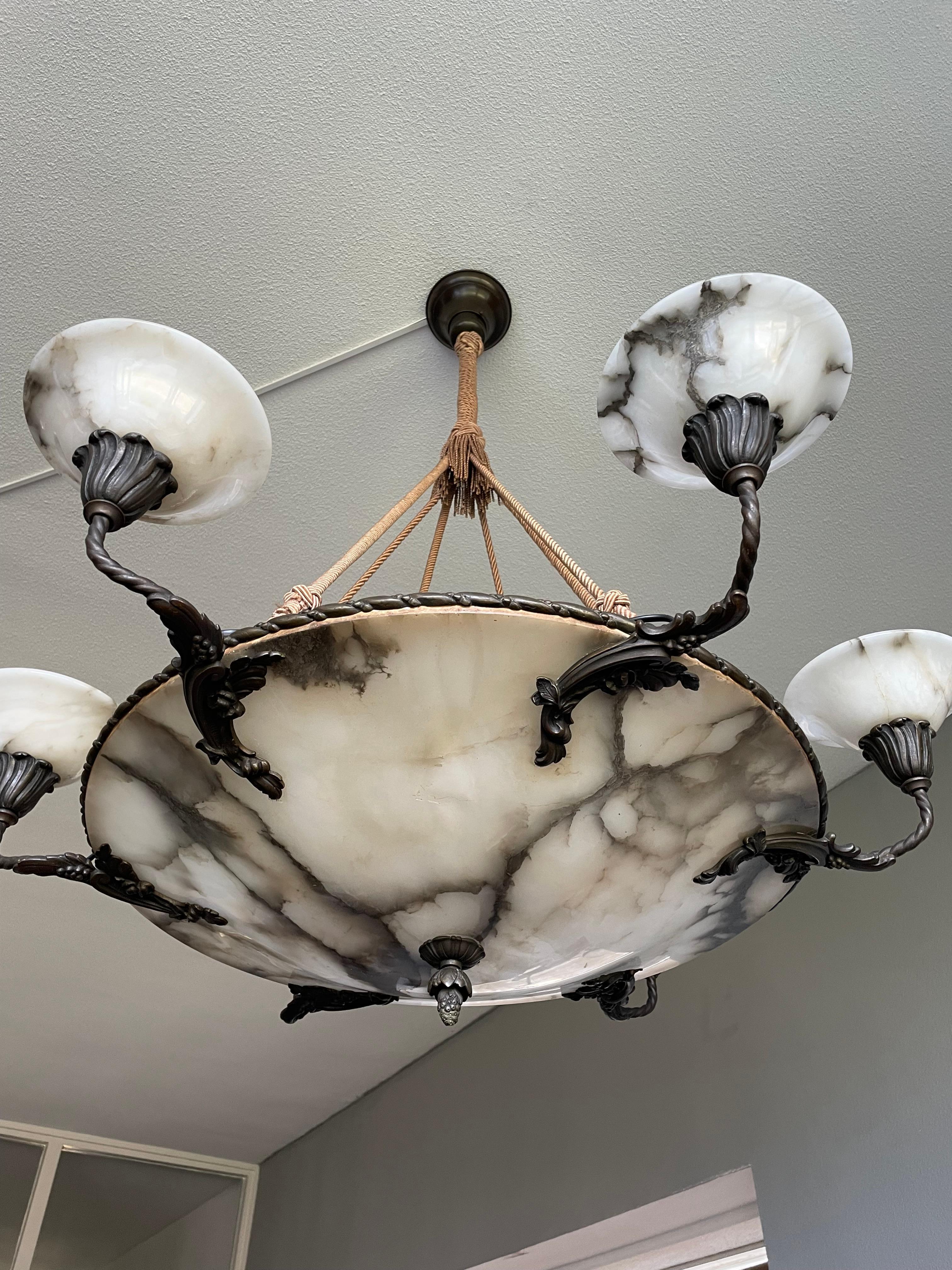 Exquisite & Extra Large Antique White & Black Alabaster & Bronze Chandelier 1910 In Good Condition For Sale In Lisse, NL