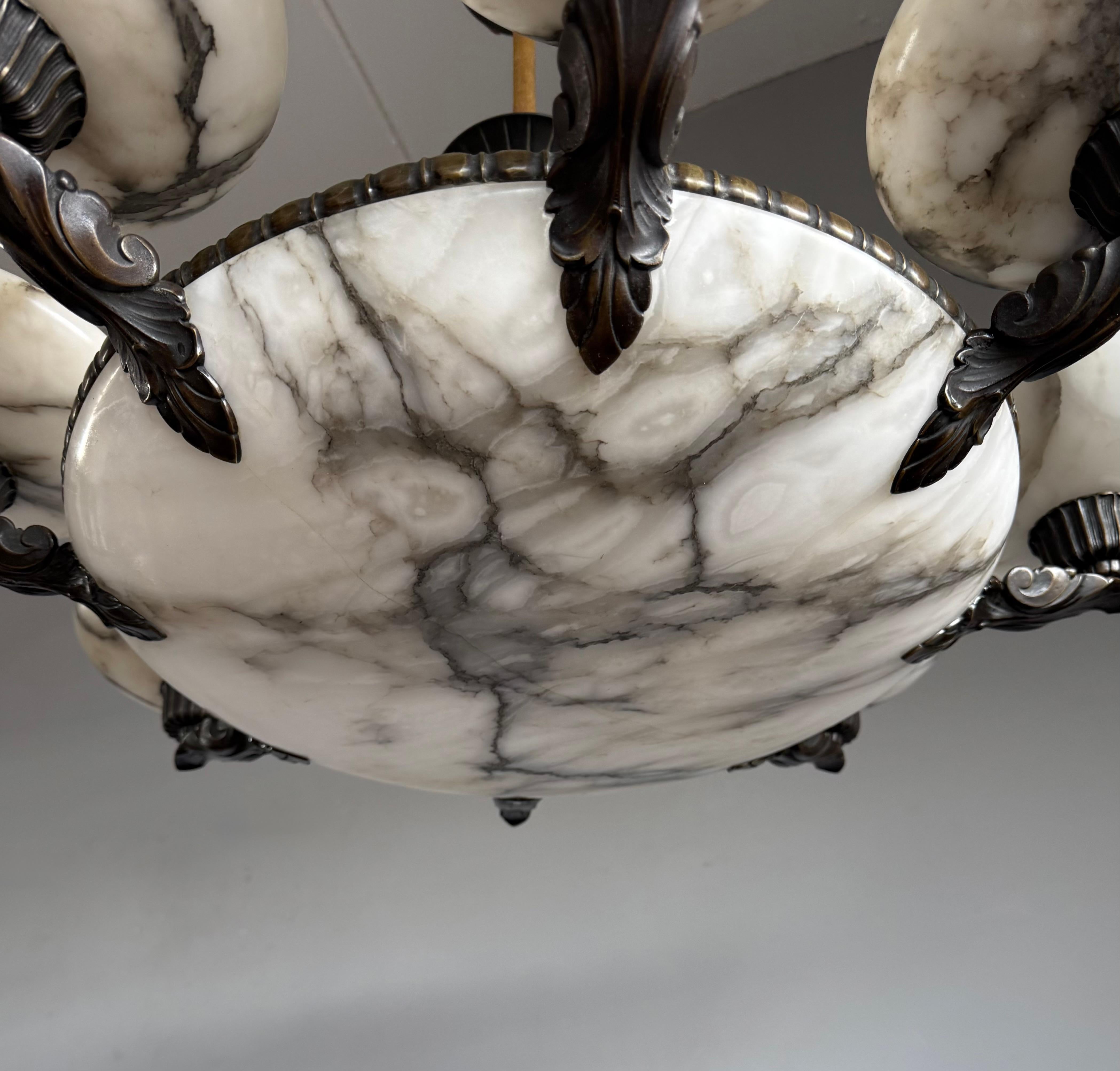 Exquise & Extra Large Antique White & Black Alabaster & Bronze Chandelier 1910 en vente 1