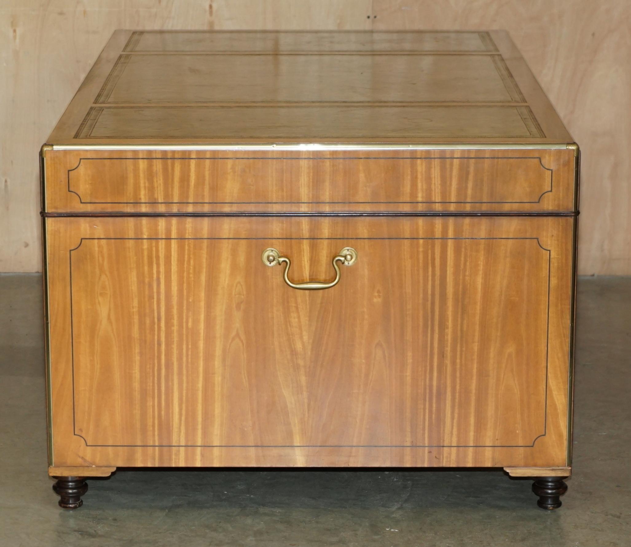 EXQUISITE EXTRA LARGE DOUBLE SiDED MILITARY CAMPAIGN TWIN PEDESTAL PARTNER DESK in vendita 3