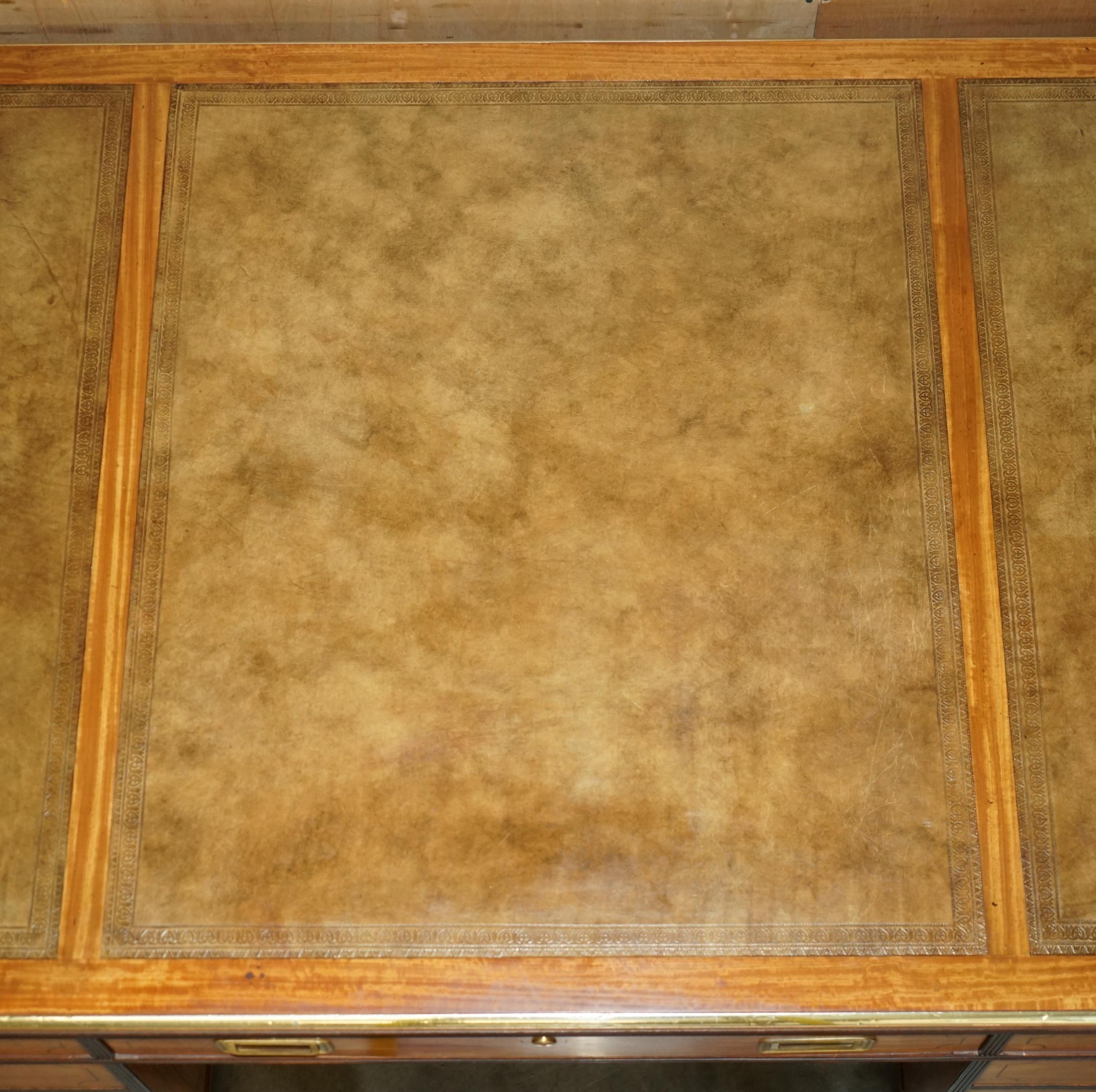 EXQUISITE EXTRA LARGE DOUBLE SiDED MILITARY CAMPAIGN TWIN PEDESTAL PARTNER DESK in vendita 12