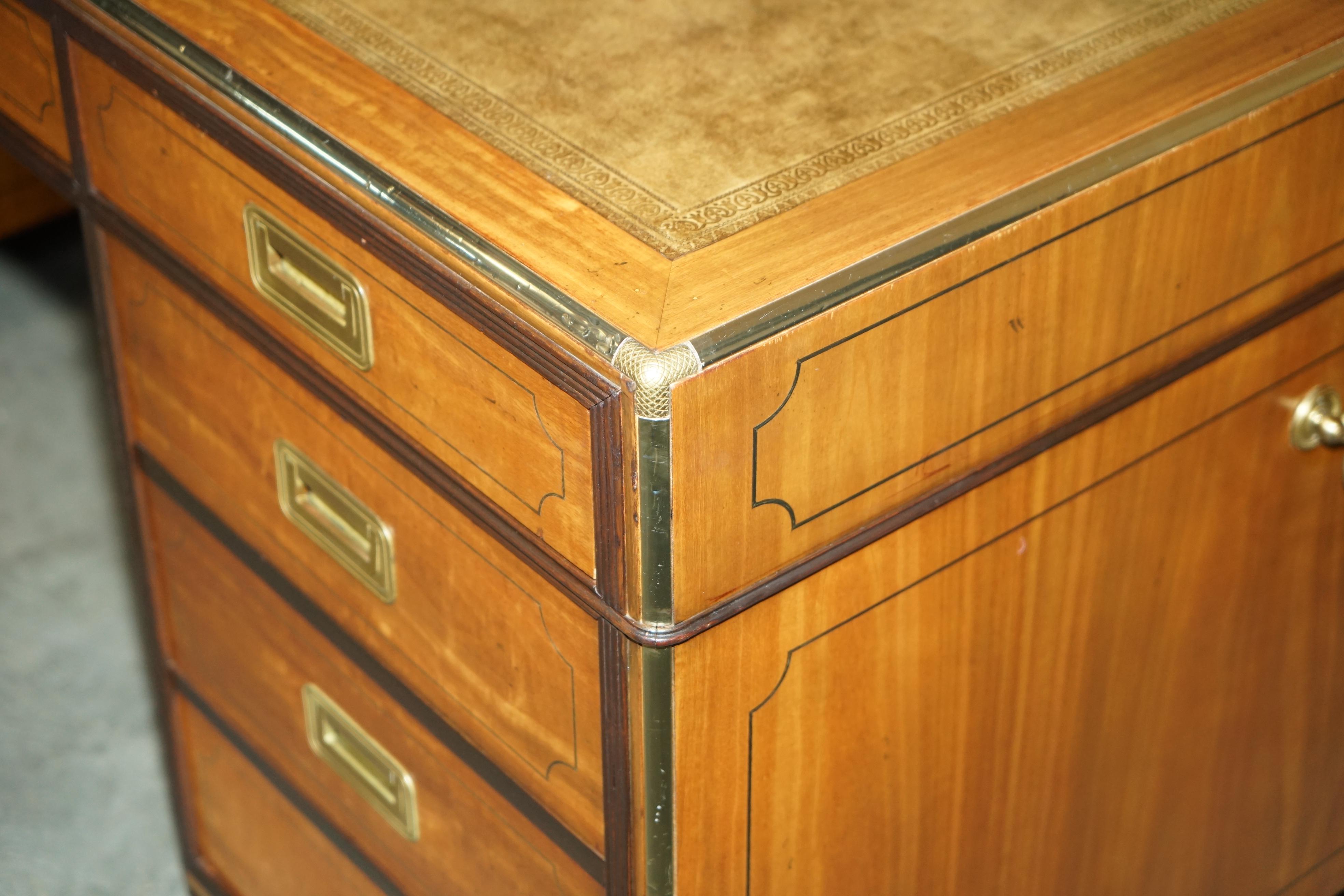 XX secolo EXQUISITE EXTRA LARGE DOUBLE SiDED MILITARY CAMPAIGN TWIN PEDESTAL PARTNER DESK in vendita