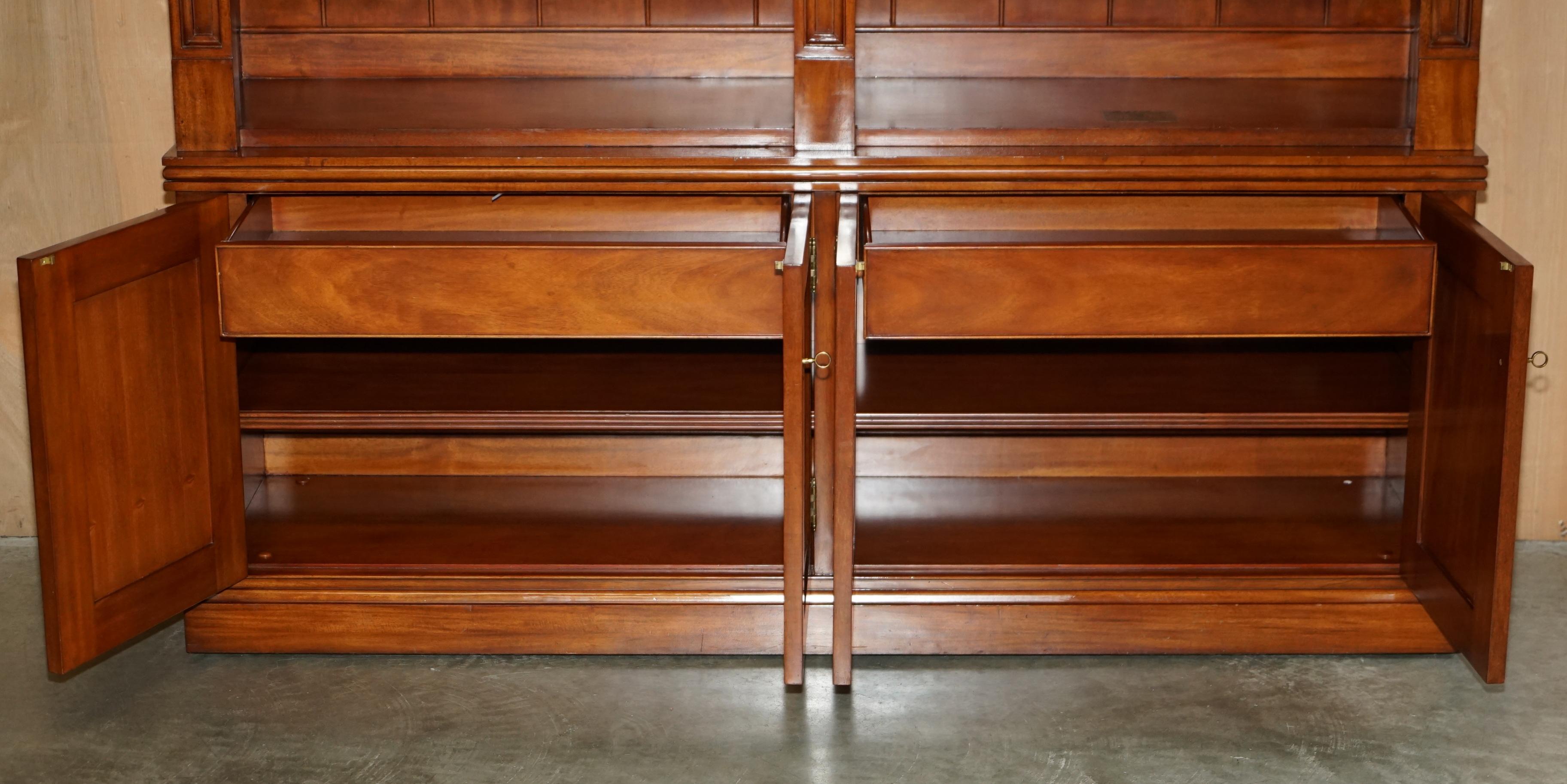 EXQUISITE EXTRA LARGE RALPH LAUREN HARDWOOD MADISON AVENUE OPEN LiBRARY BOOKCASE For Sale 5