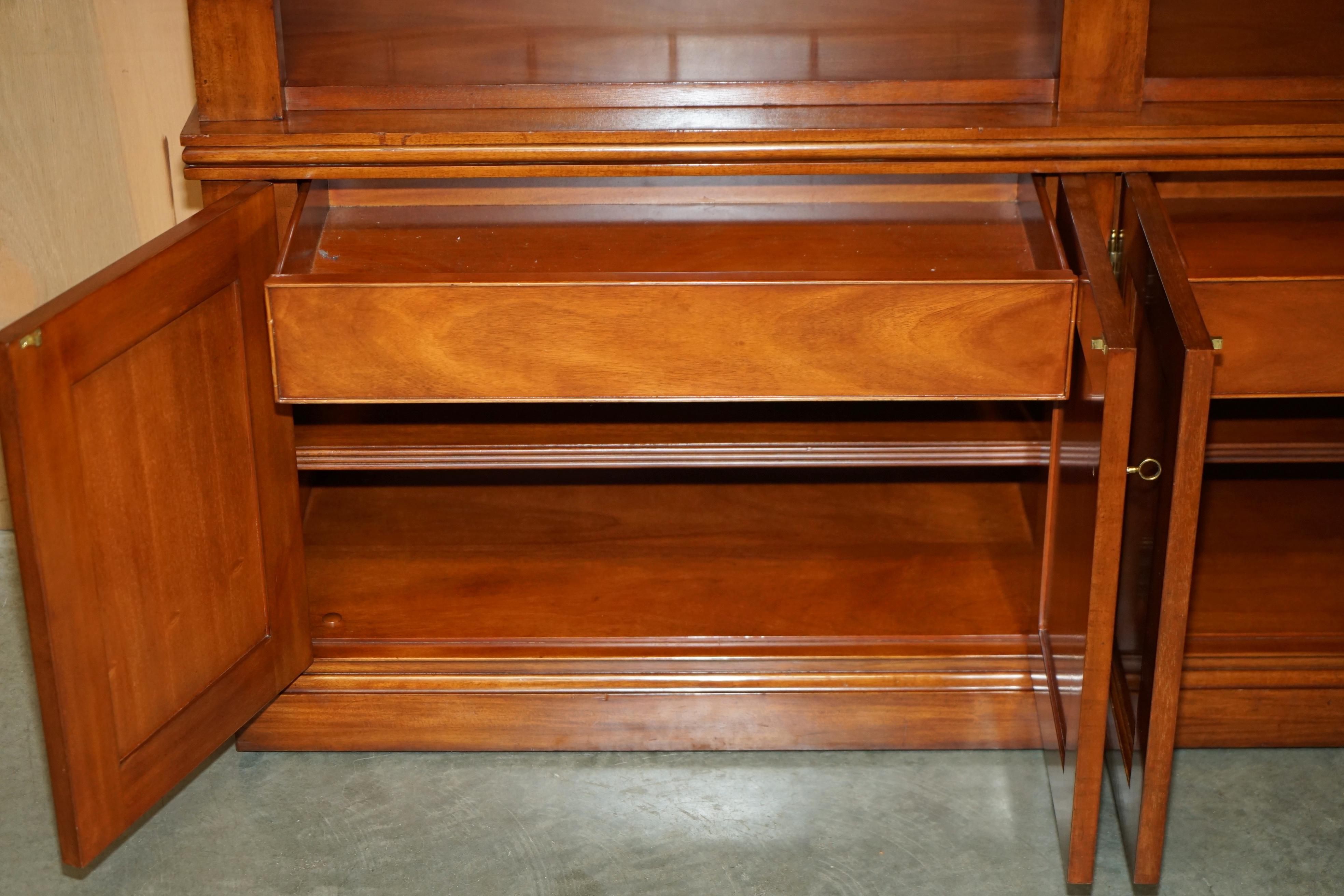 EXQUISITE EXTRA LARGE RALPH LAUREN HARDWOOD MADISON AVENUE OPEN LiBRARY BOOKCASE For Sale 6