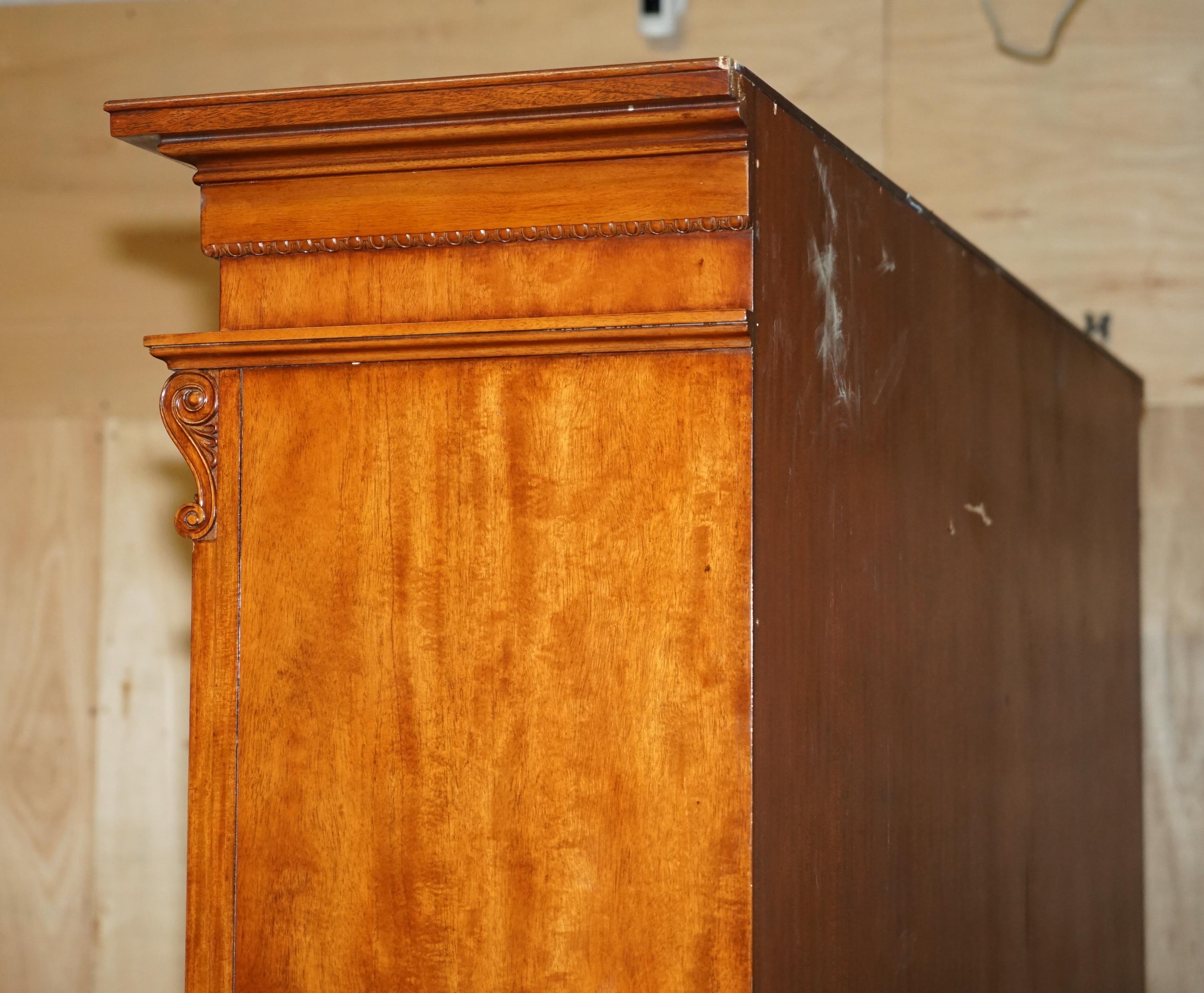 EXQUISITE EXTRA LARGE RALPH LAUREN HARDWOOD MADISON AVENUE OPEN LiBRARY BOOKCASE For Sale 13