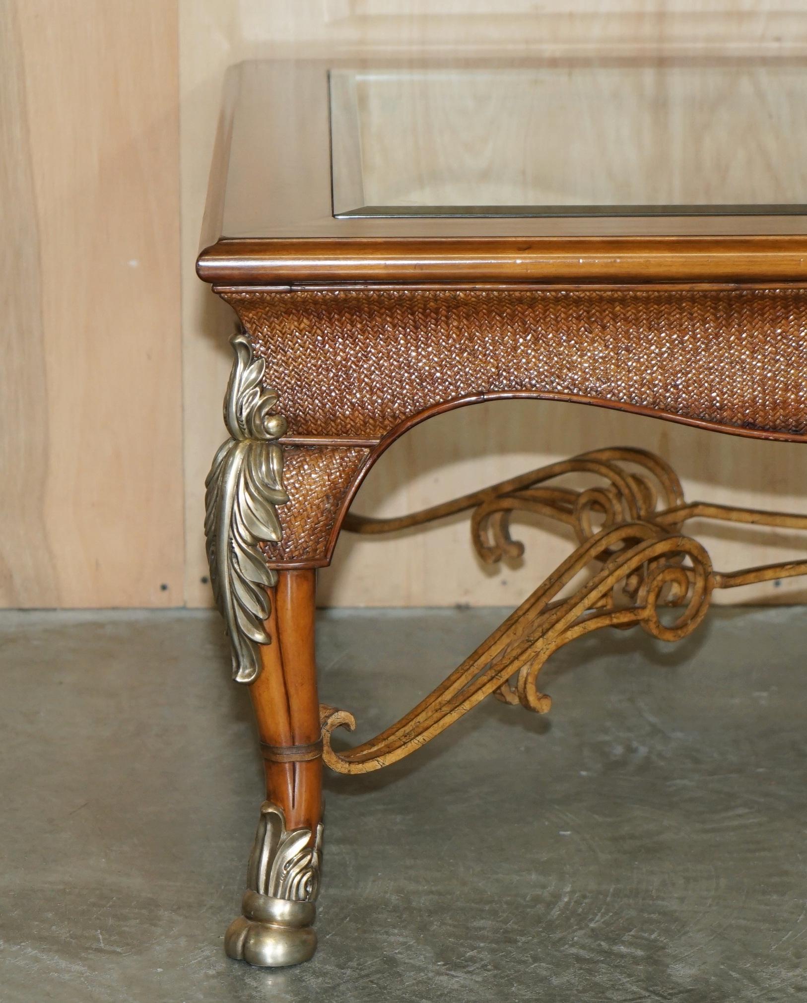 Inconnu Exquise table basse de la collection SAFARI THOMASVILLE SAFARI en vente