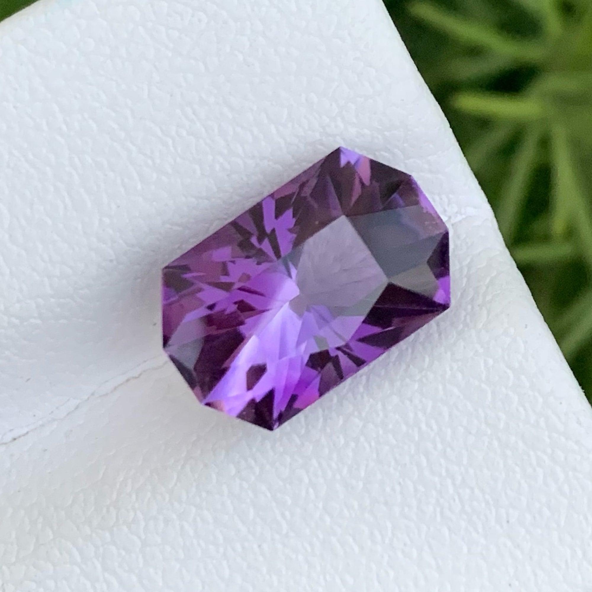 Améthyste en vrac de taille fantaisie, disponible à la vente au prix de gros de haute qualité naturelle à 4.35 Carats Eye Clean Clarity Unheated Natural Amethyst From Brazil.
 
Informations sur le produit :
TYPE DE GEMSTONE :	Améthyste en vrac de