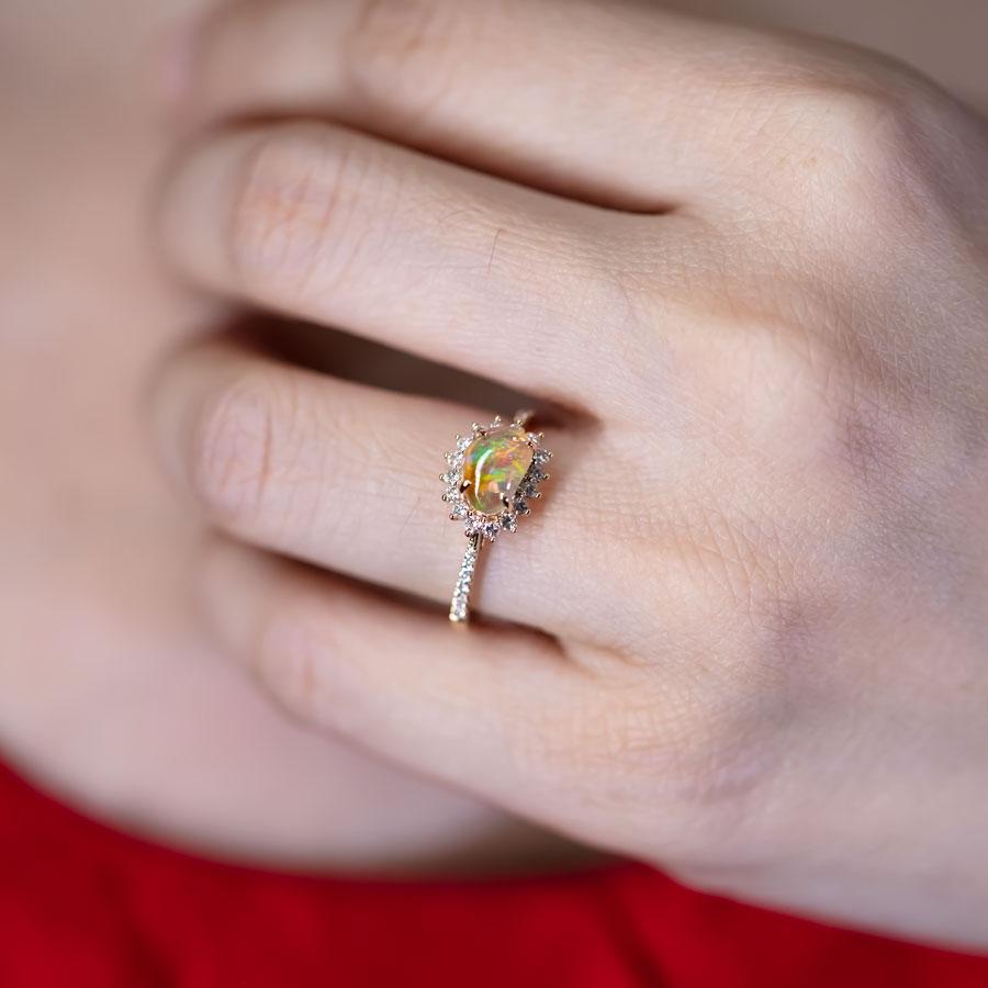 Arts and Crafts Exquisite Fire Opal Halo Diamond Engagement Ring 18K Yellow Gold en vente