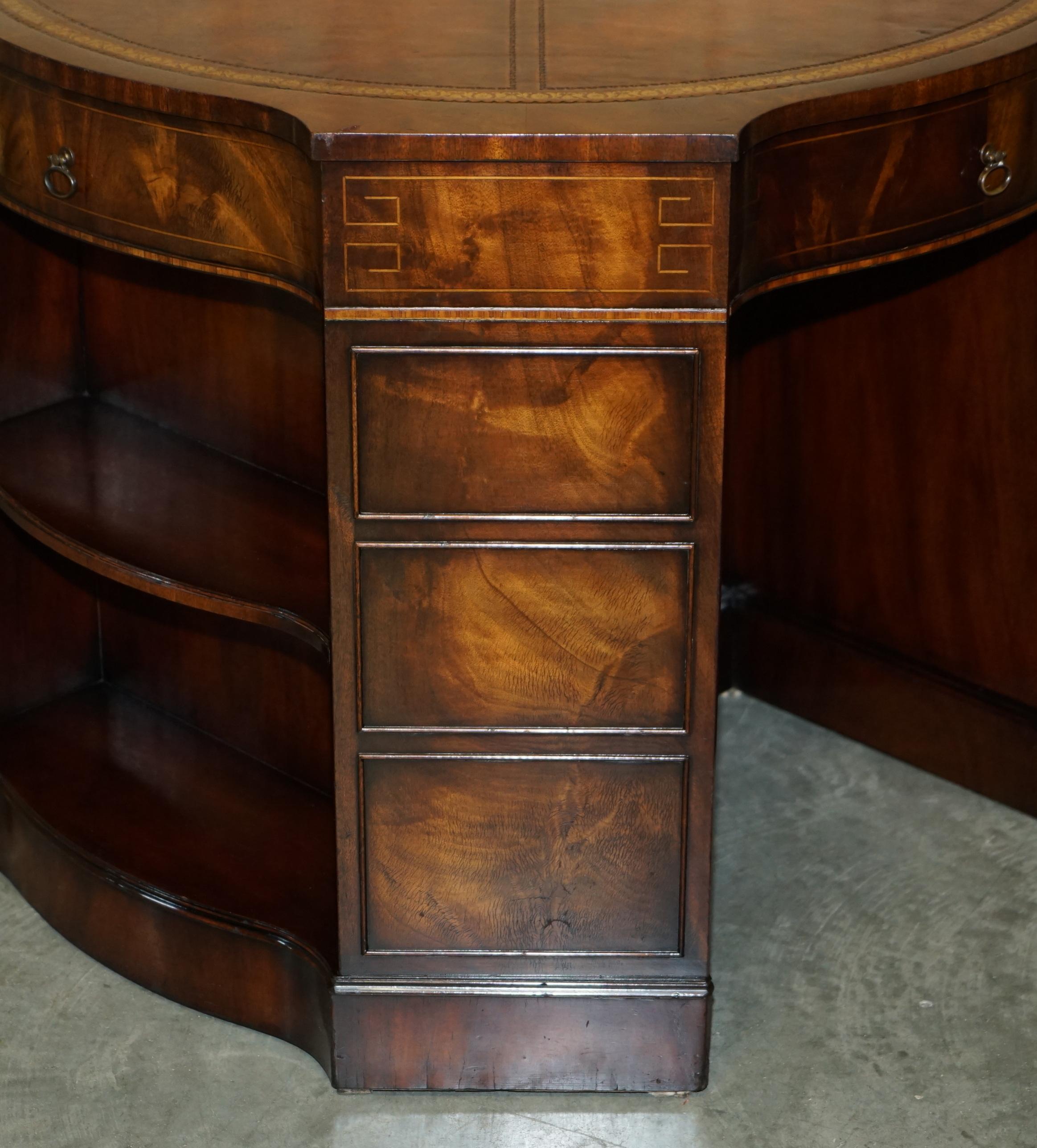 EXQUISITE FLAMED HARDWOOD HAND DYED BROWN LEATHER LiBRARY PEDESTAL 2 Personen DESK im Angebot 3