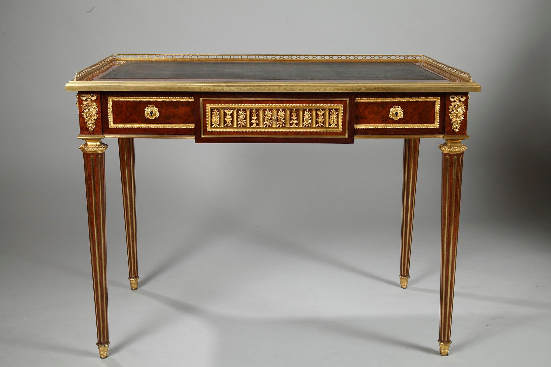 Signed Chles Winckelsen, 21 rue Saint-Louis (Au Marais) and dated 1862.

A Louis XVI style double sided flat desk, made in veneered wood, presenting a large centering drawer and two further sided drawers. With a rectangular ormolu-banded top inset