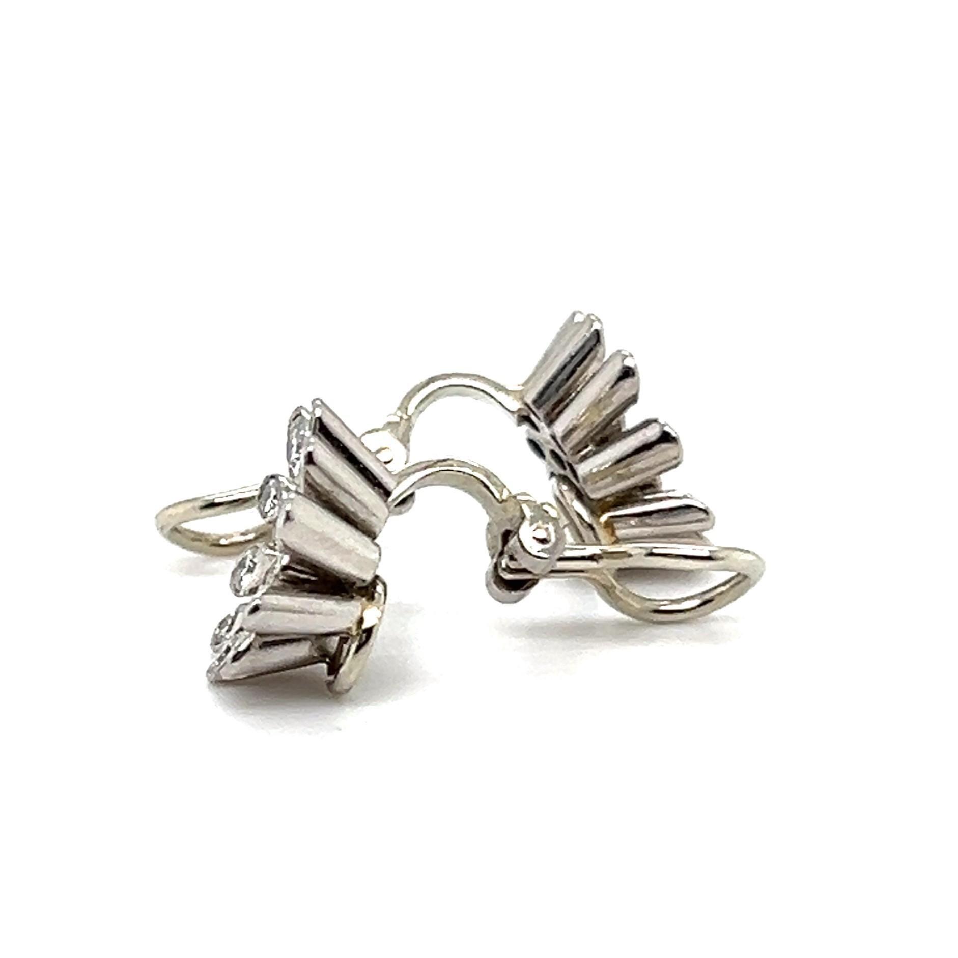 Exquisite Flower Earrings with Diamonds in 18 Karat White Gold For Sale 1