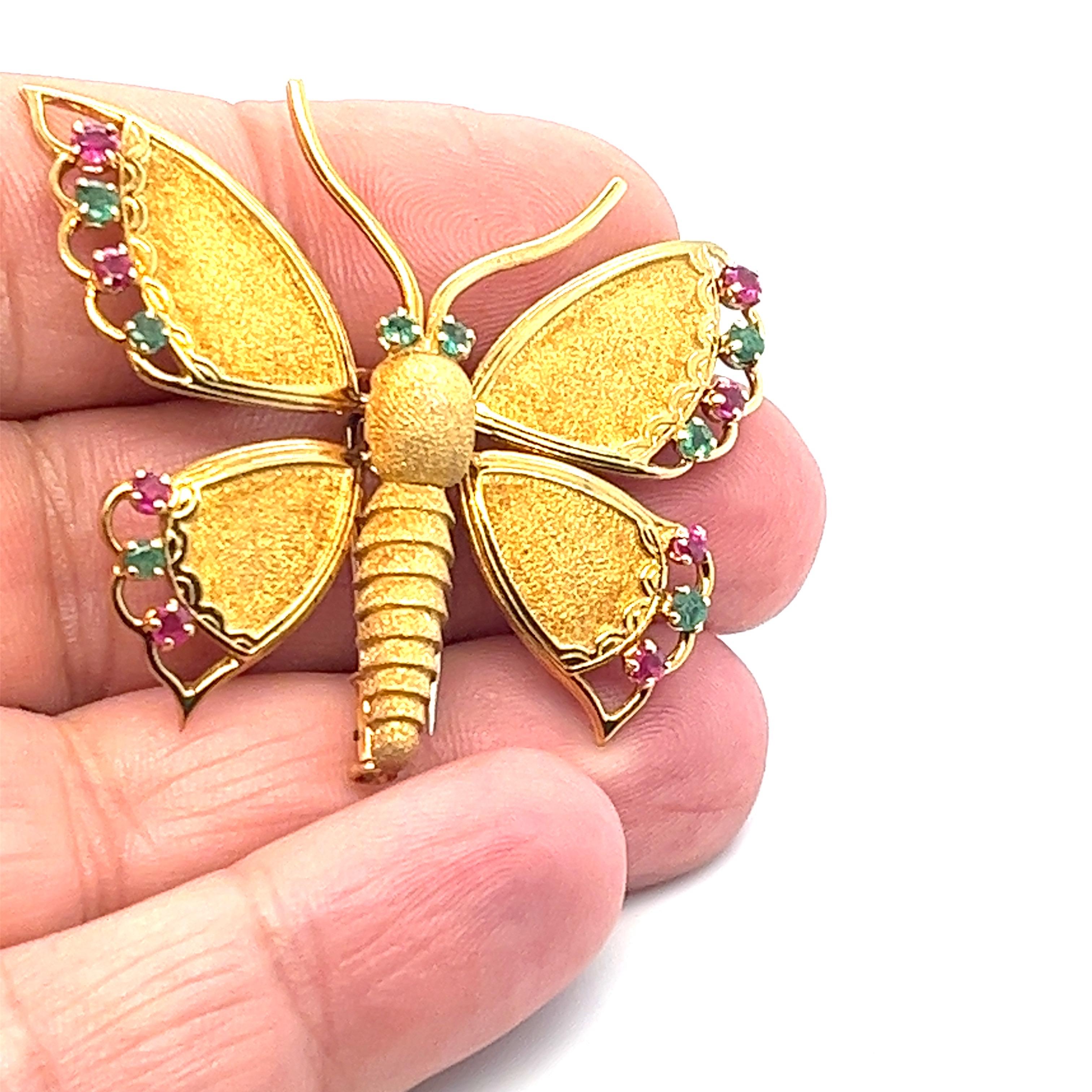 Exquisite FRED Paris Multi-Gem Butterfly Brooch - 18kt Solid Gold, Estate.

Indulge in the beauty of nature with the FRED Paris Multi-Gem Butterfly Brooch. Crafted from 18kt solid yellow gold, this captivating piece boasts articulated wings that