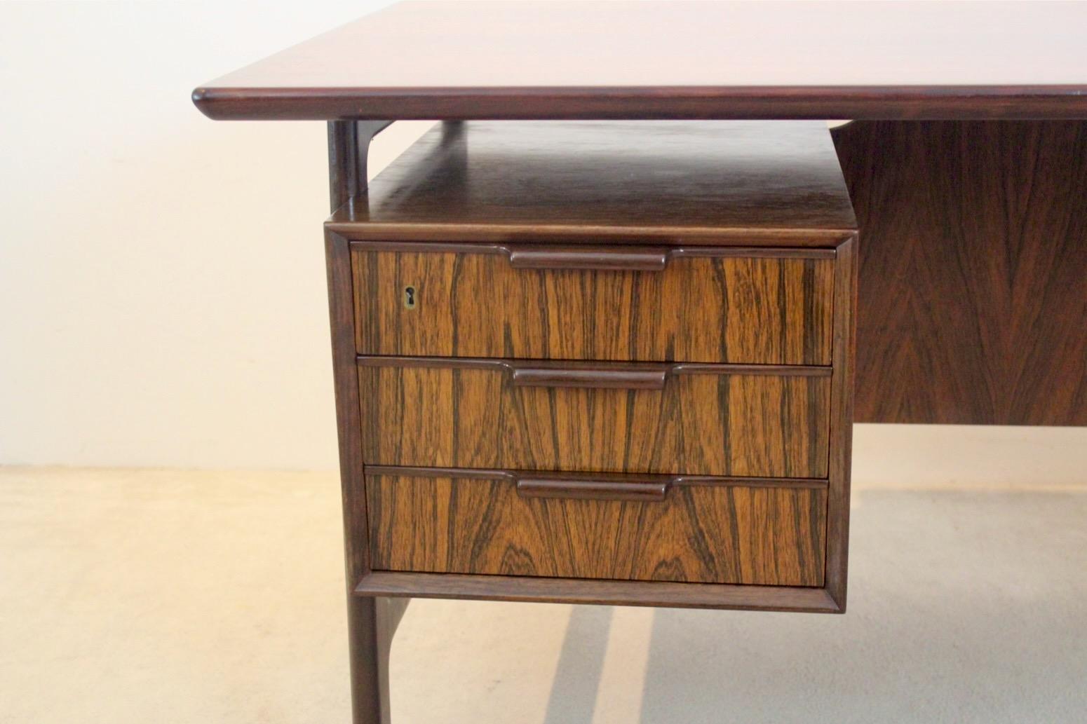 Teak Squisito scrittoio danese indipendente del metà secolo di Arne Vodder, Danimarca in vendita