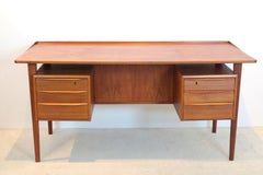 Exquisite Free-Standing Danish Mid-Century Writing Desk by Peter Løvig Nielsen