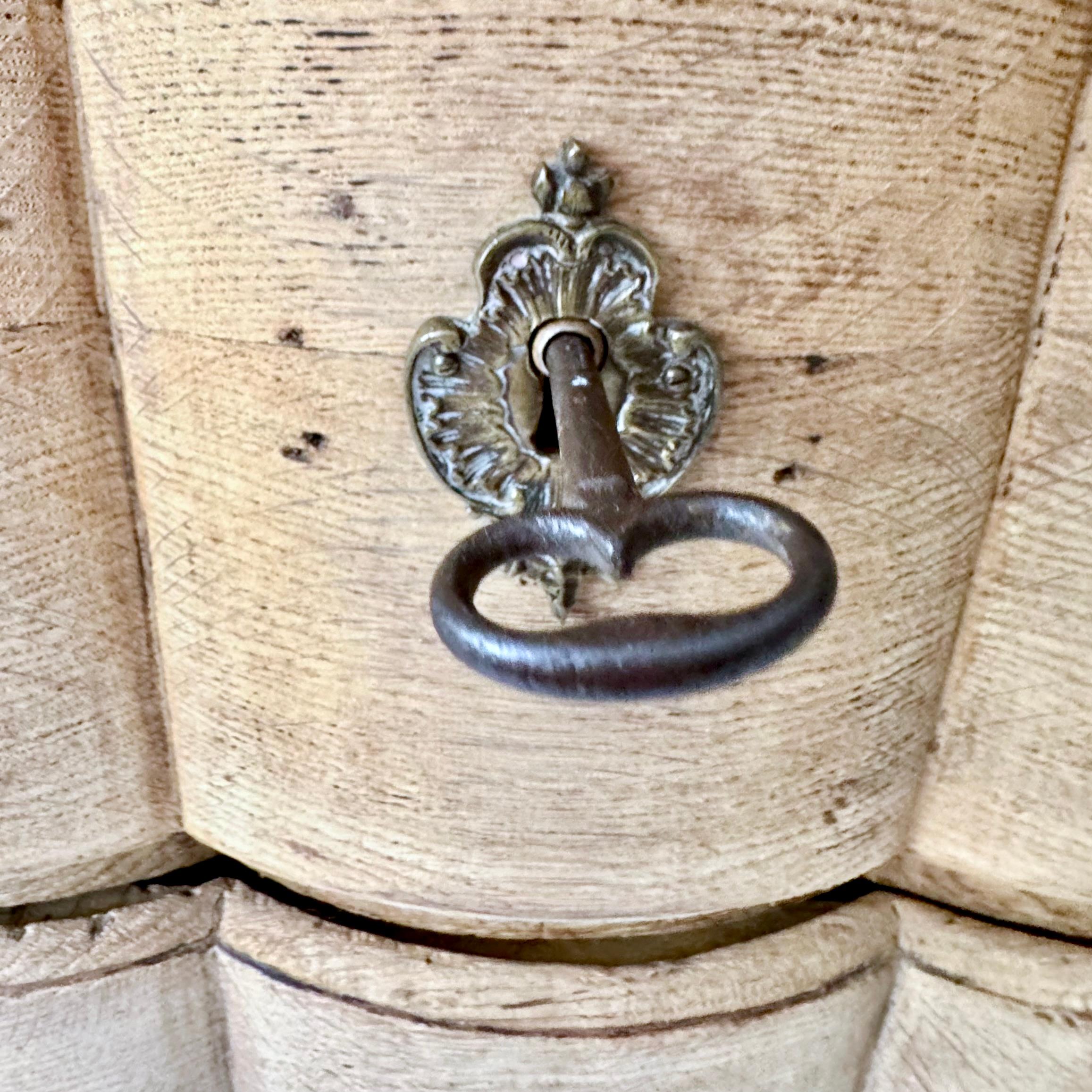 Squisita commode francese del XVIII secolo in Oak in vendita 6