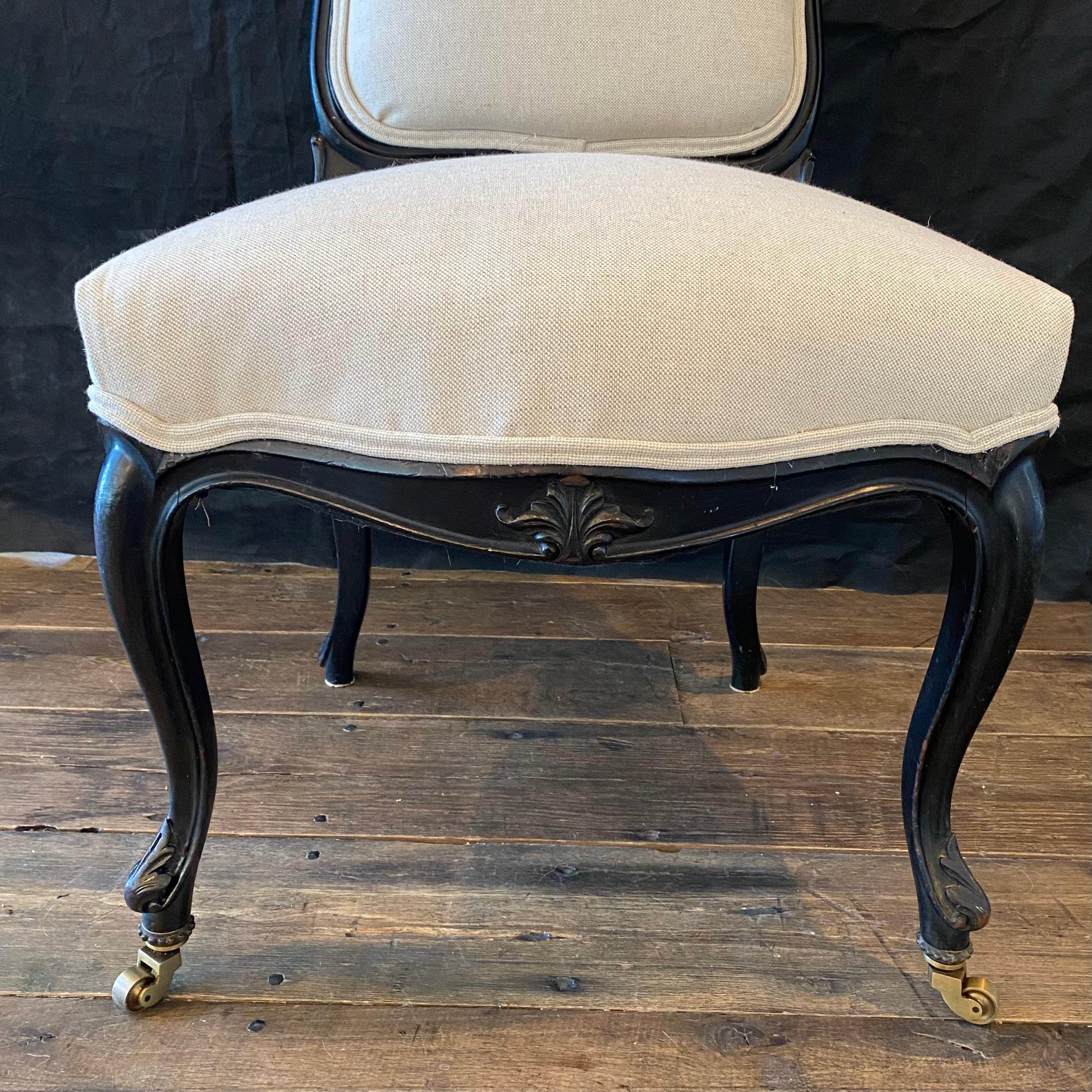 Exquisiter französischer ebonisierter Napoleon III.-Beistell- oder Parlor-Stuhl aus dem 19. Jahrhundert (Leinen) im Angebot