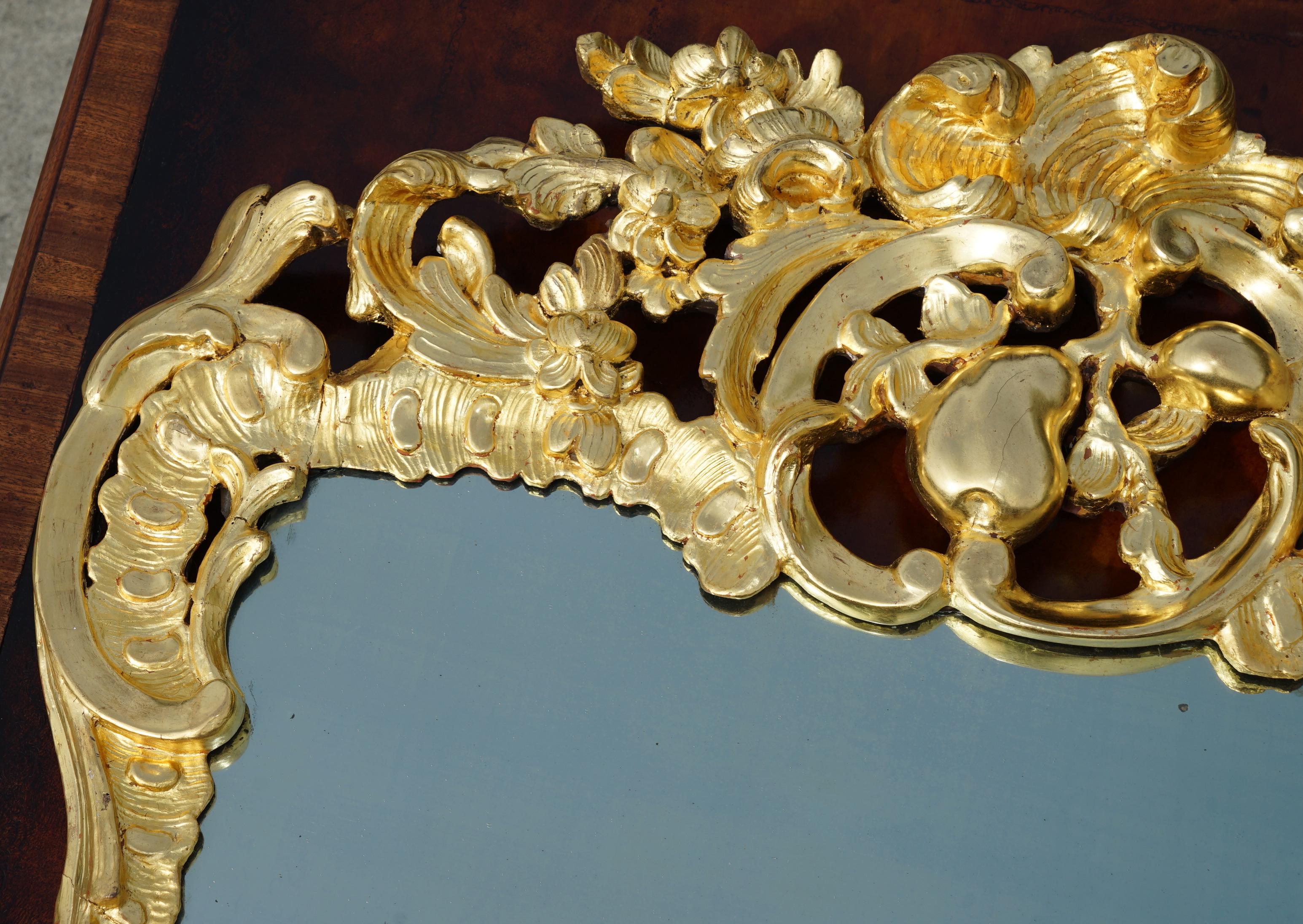 EXQUISITE FRENCH ANTIQUE LOUIS XV PERIOD 1770 GOLD GILT MiRROR WITH FOXED PLATE For Sale 2
