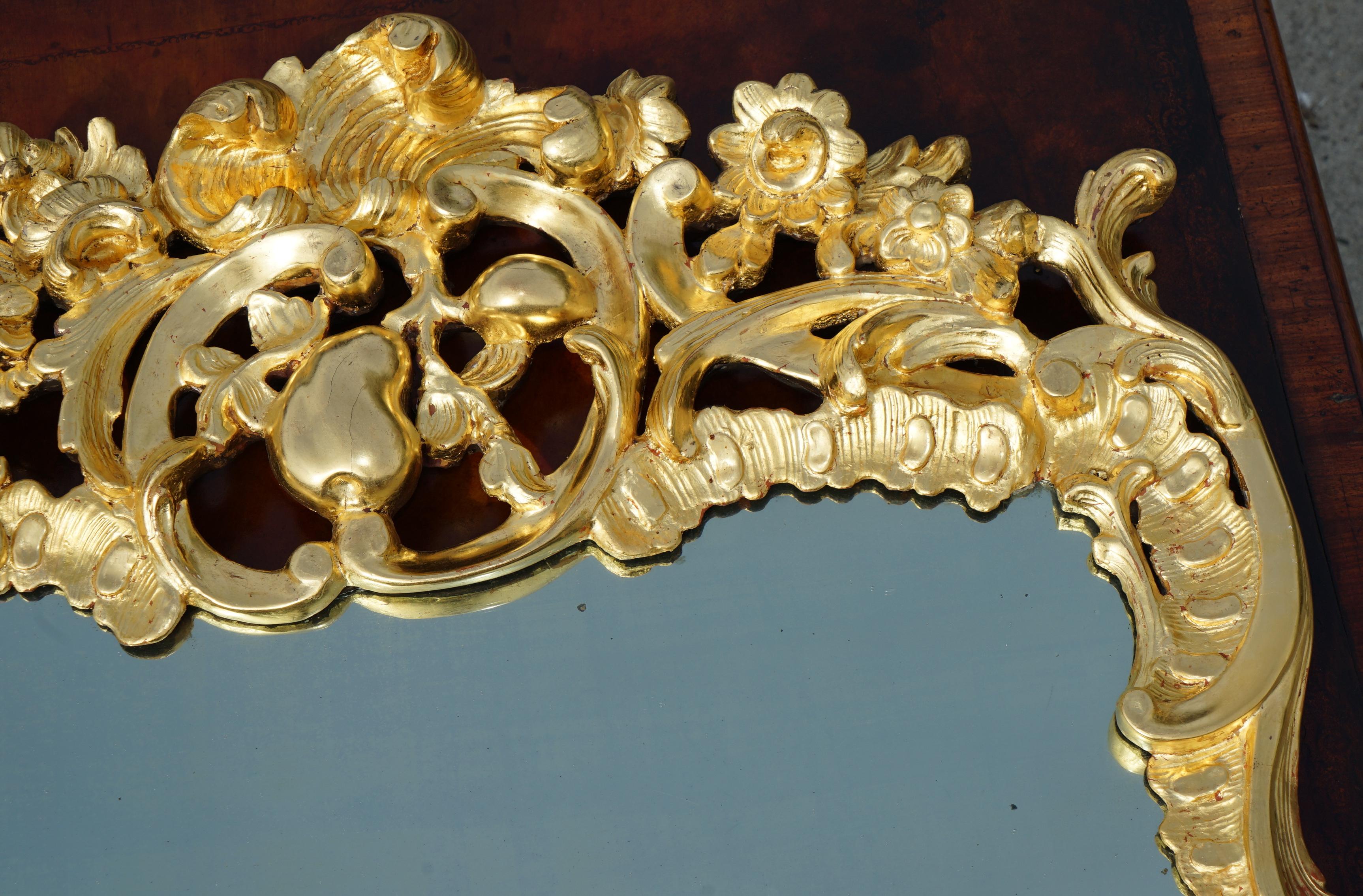 EXQUISITE FRENCH ANTIQUE LOUIS XV PERIOD 1770 GOLD GILT MiRROR WITH FOXED PLATE For Sale 3