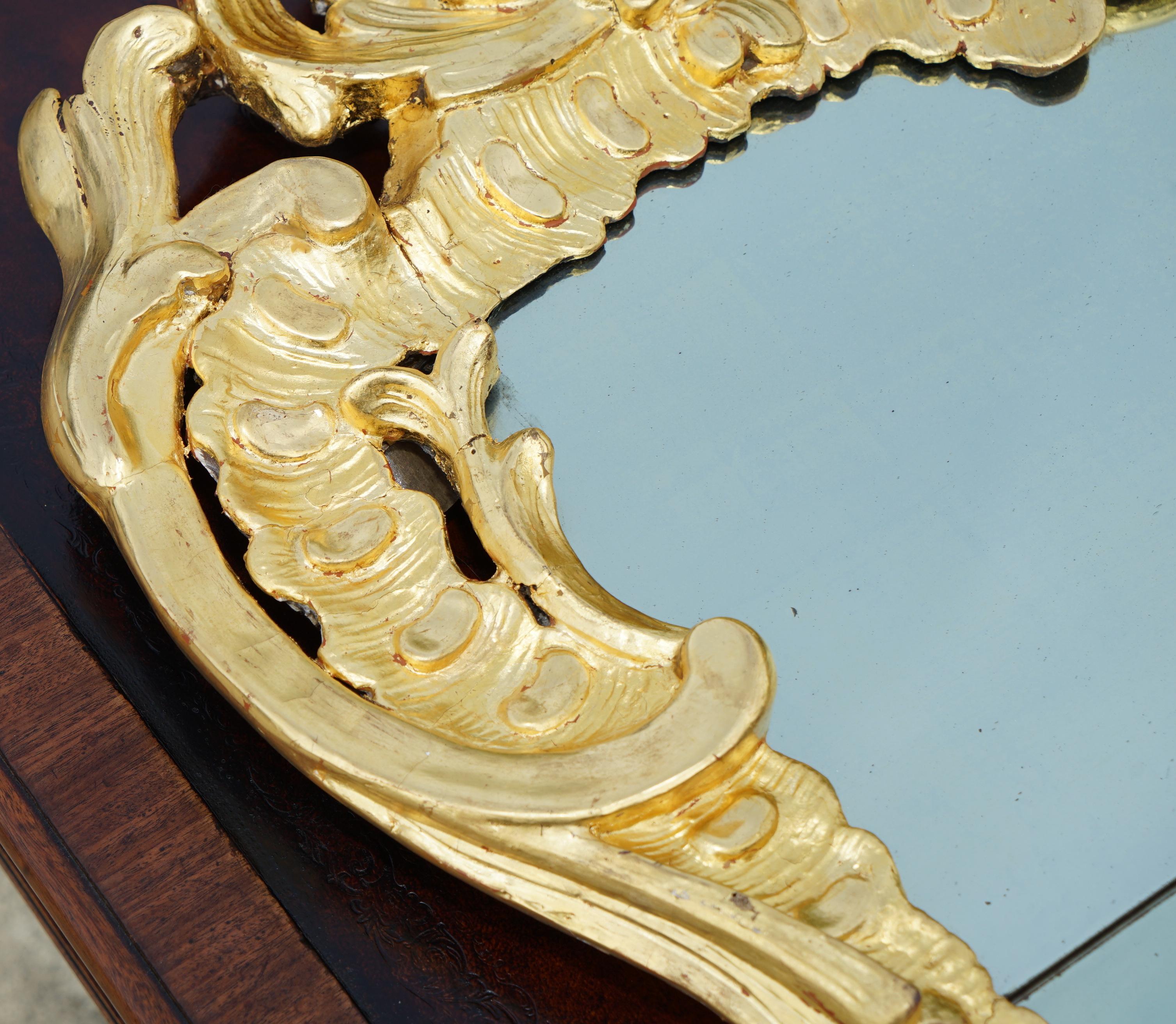 EXQUISITE FRENCH ANTIQUE LOUIS XV PERIOD 1770 GOLD GILT MiRROR WITH FOXED PLATE For Sale 5