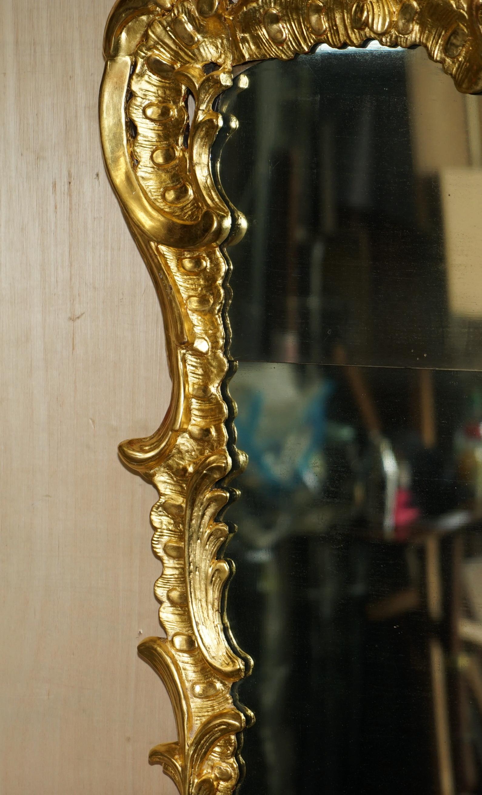 EXQUISITE FRENCH ANTIQUE LOUIS XV PERIOD 1770 GOLD GILT MiRROR WITH FOXED PLATE For Sale 9
