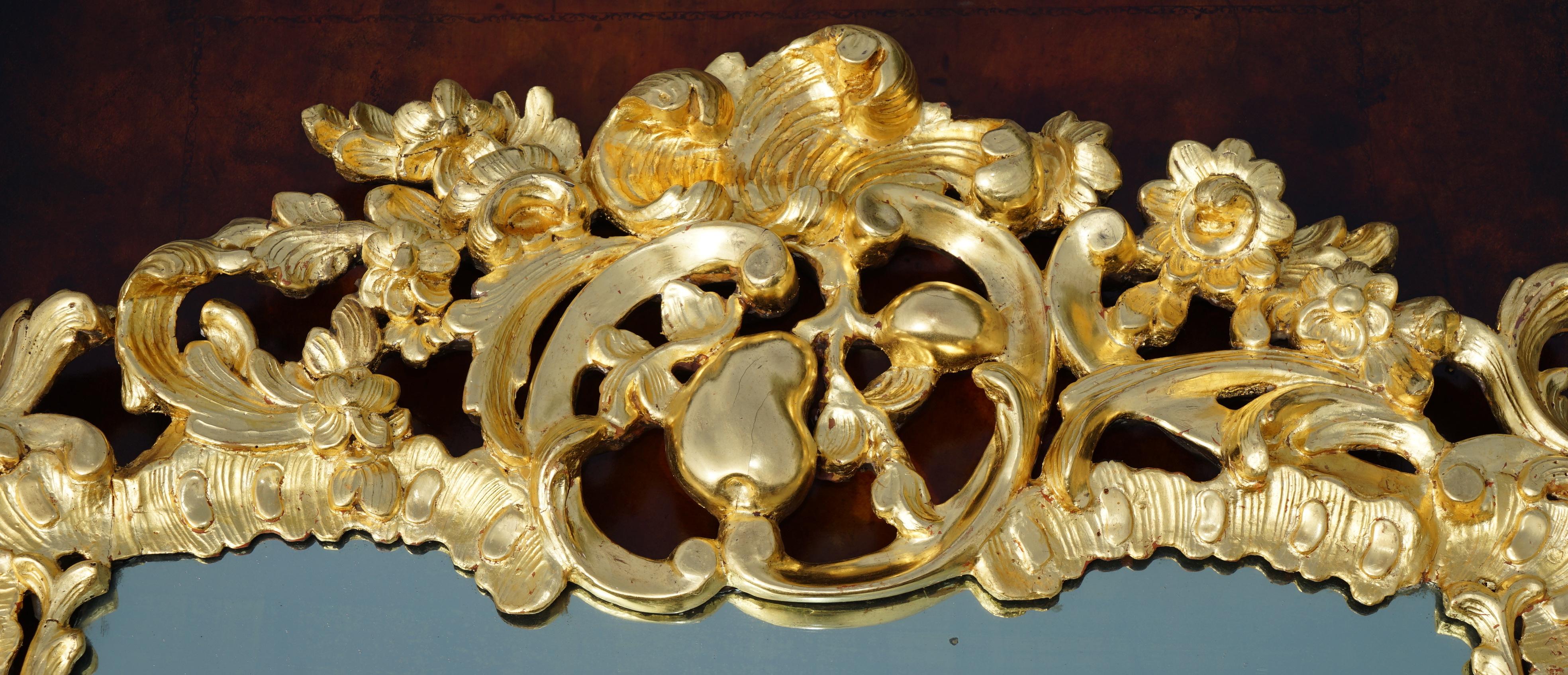 EXQUISITE FRENCH ANTIQUE LOUIS XV PERIOD 1770 GOLD GILT MiRROR WITH FOXED PLATE For Sale 1