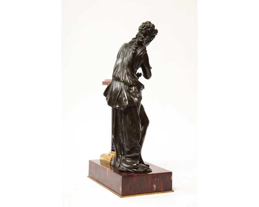 Exquise sculpture française en bronze, marbre rouge et porcelaine de Sèvres en vente 5