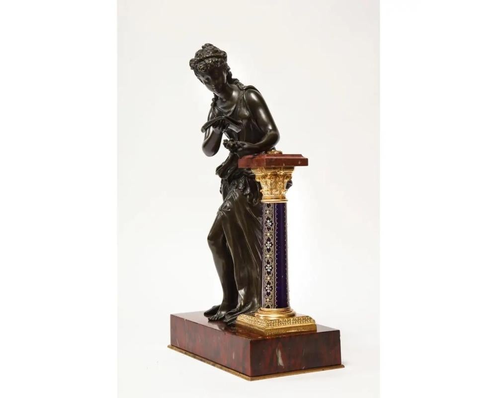 Français Exquise sculpture française en bronze, marbre rouge et porcelaine de Sèvres en vente