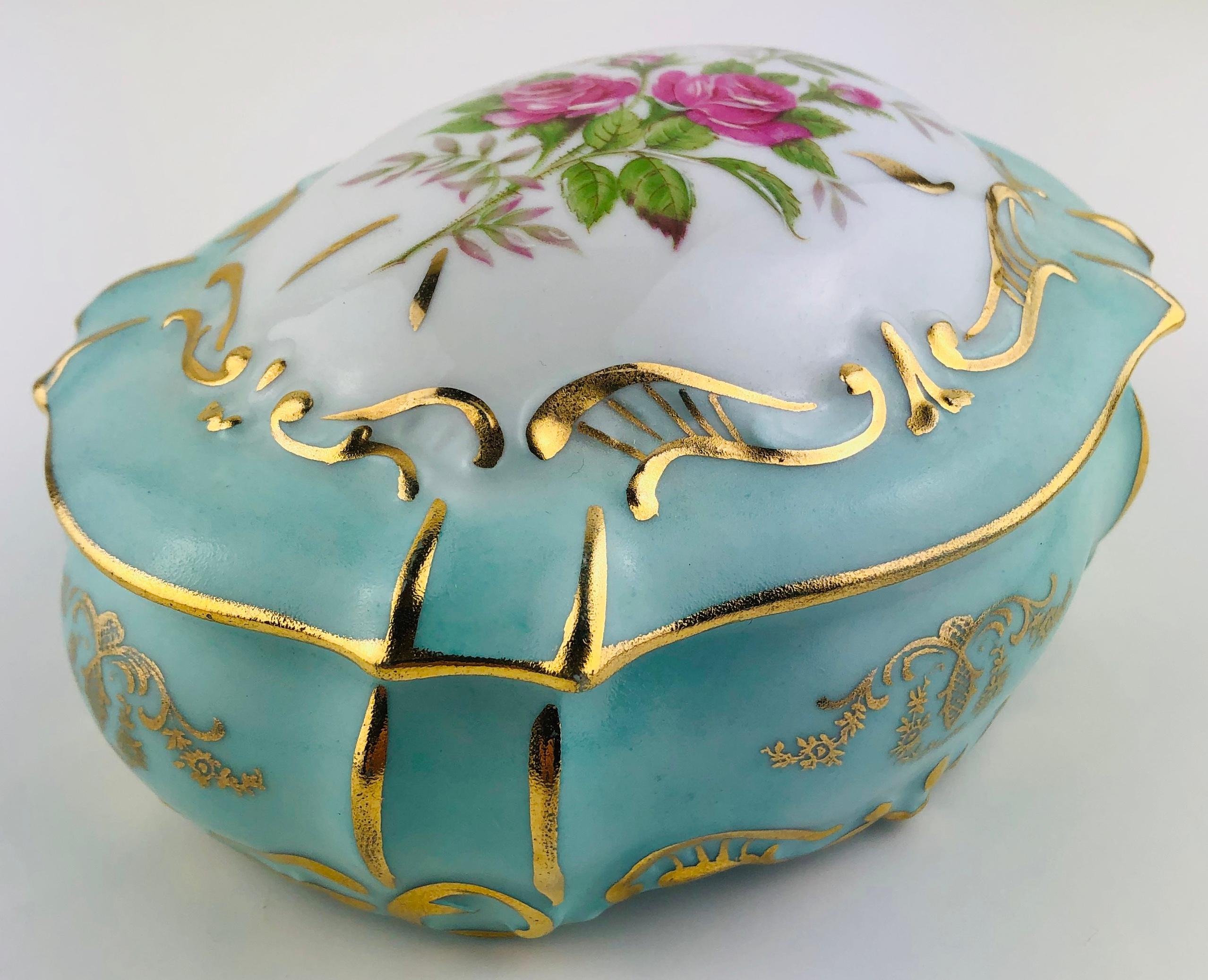 Exquisite French Limoges Hand Painted Gold Trim Trinket or Jewelry Box In Good Condition In Miami, FL
