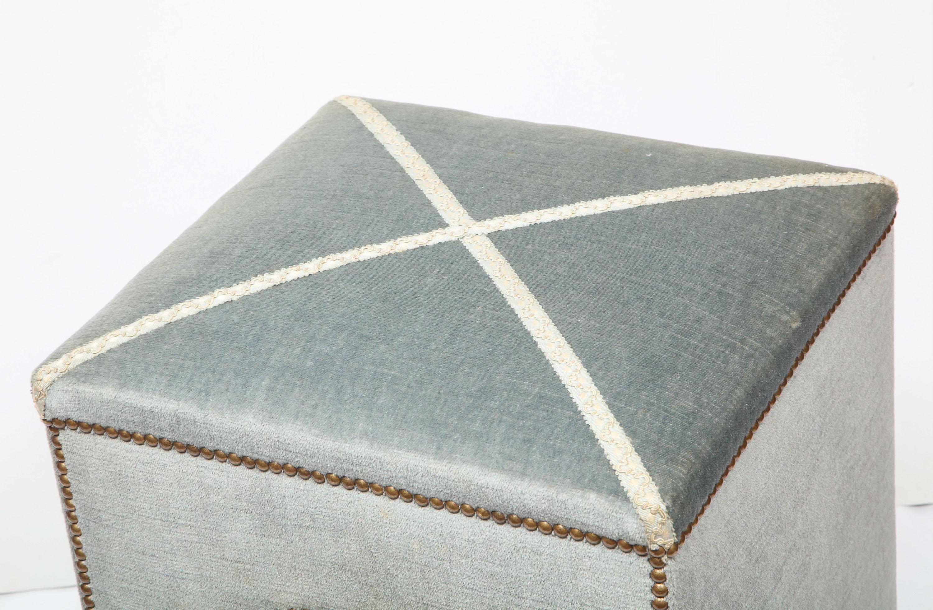 Exquisite French Louis XVI Style Velvet-Upholstered Niche de Chien 'Dog Bed' In Good Condition In Queens, NY